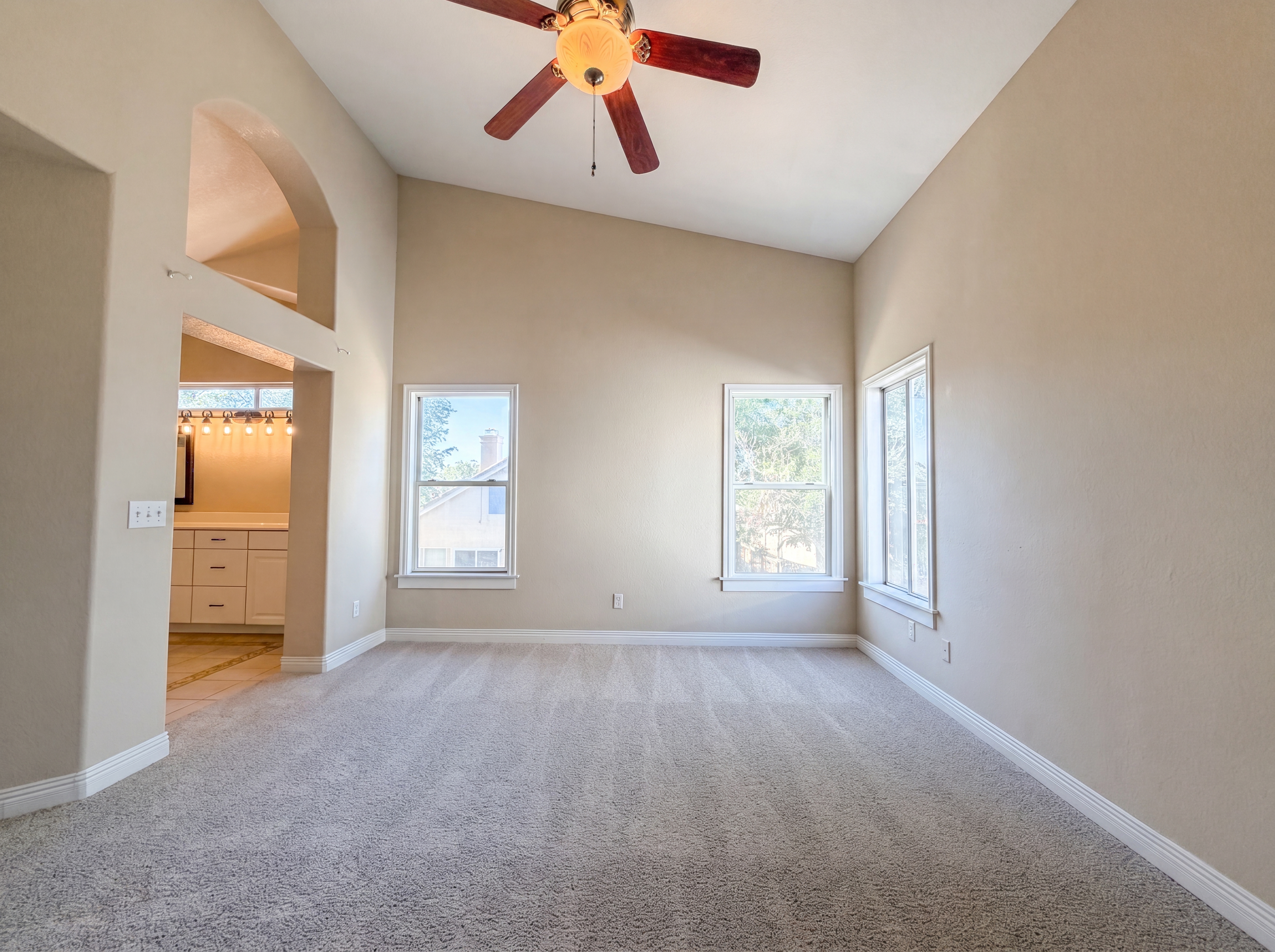 Photo 4 of 28 of 5545 W Avenue L6, Lancaster, CA