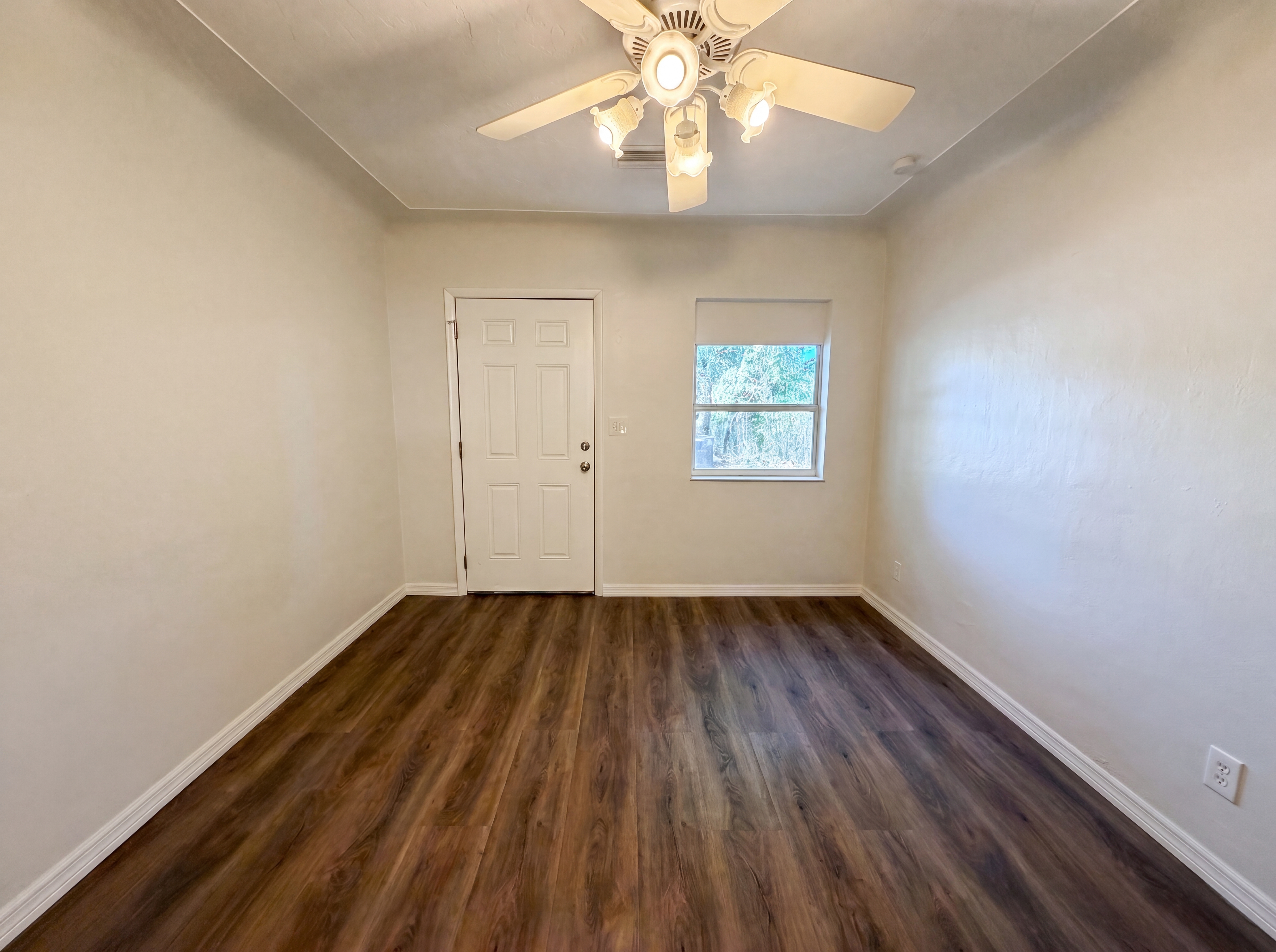 Photo 6 of 18 of 2235 45th Ave N, Saint Petersburg, FL