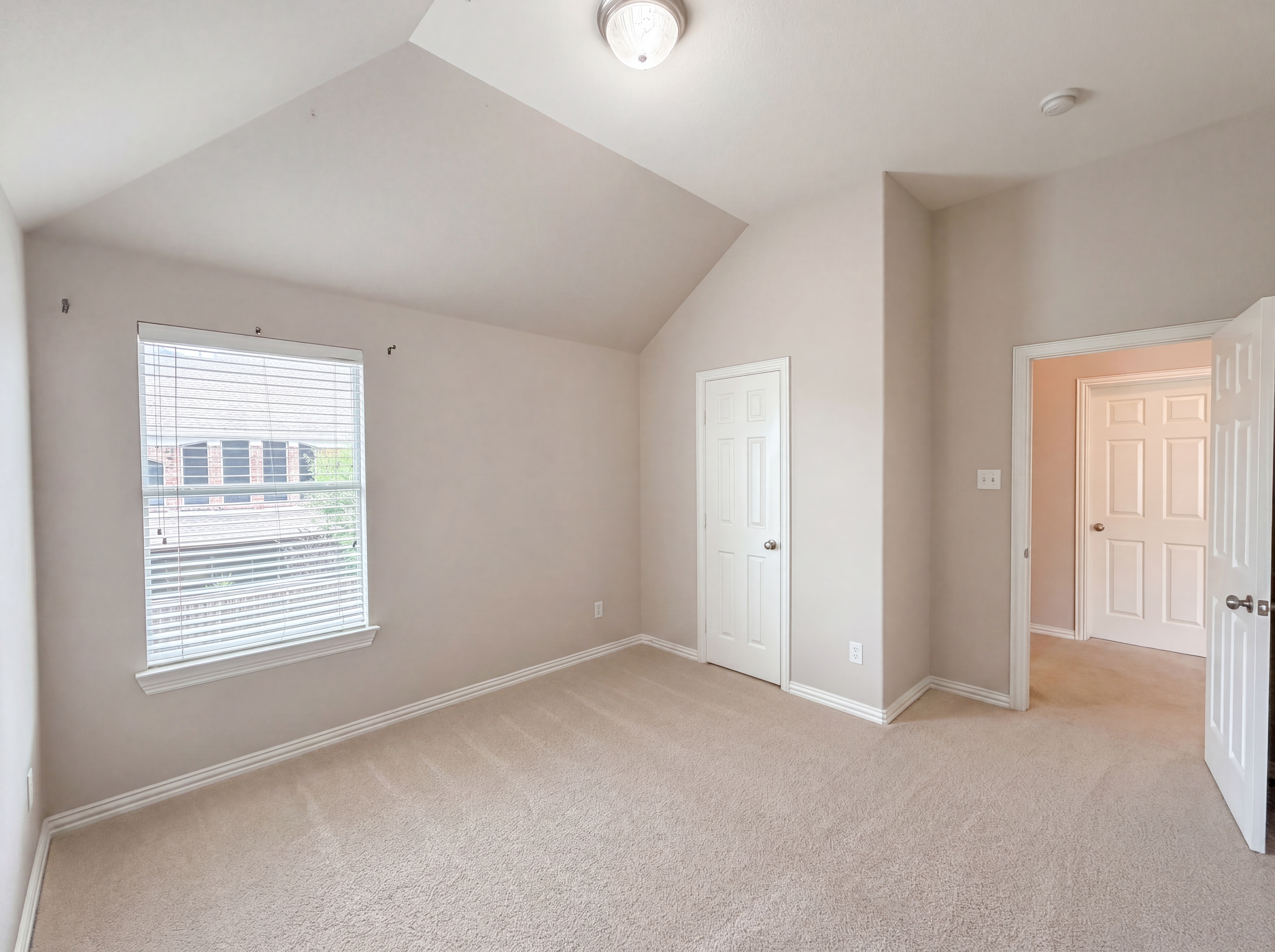 Photo 21 of 32 of 10330 Sandbar Dr, Irving, TX