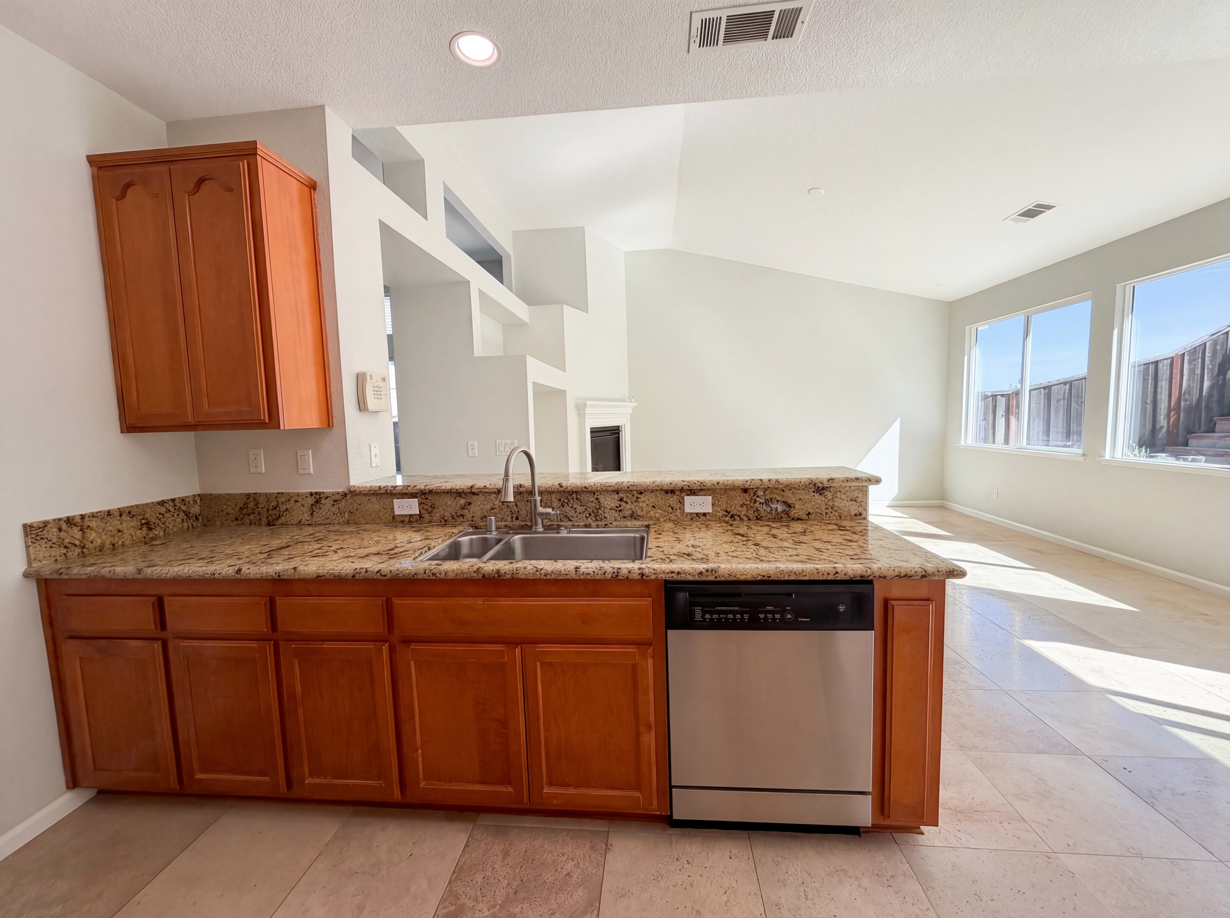 Photo 17 of 47 of 1257 Brooktrail Dr, Pittsburg, CA