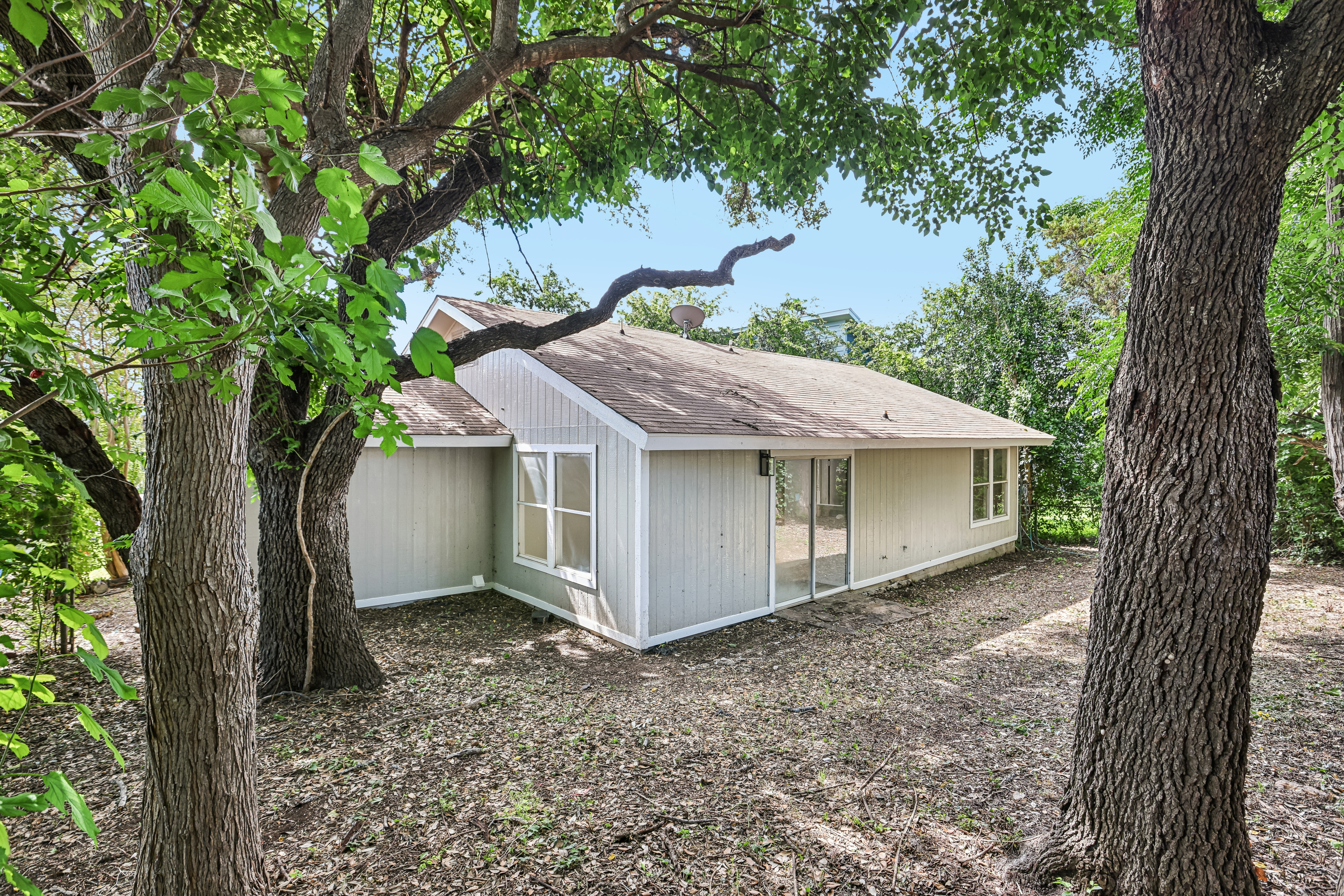 Photo 5 of 35 of 11016 Oak St, Jonestown, TX