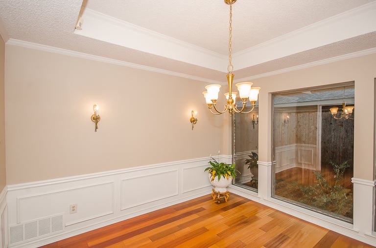 Photo 9 of 28 - 6436 Genstar Ln, Dallas, TX 75252