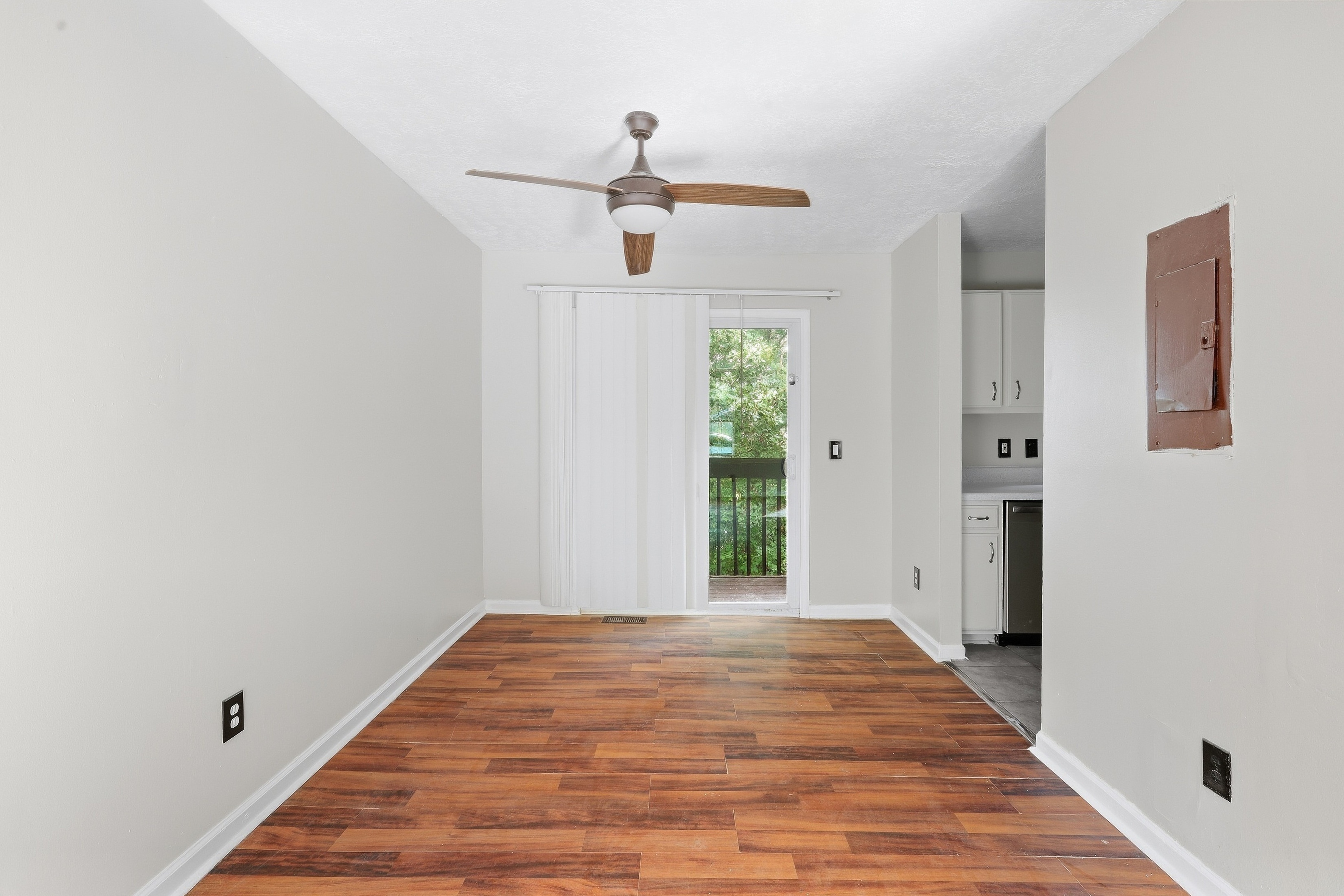 Photo 6 of 24 of 6977 Flagstone Dr, Austell, GA