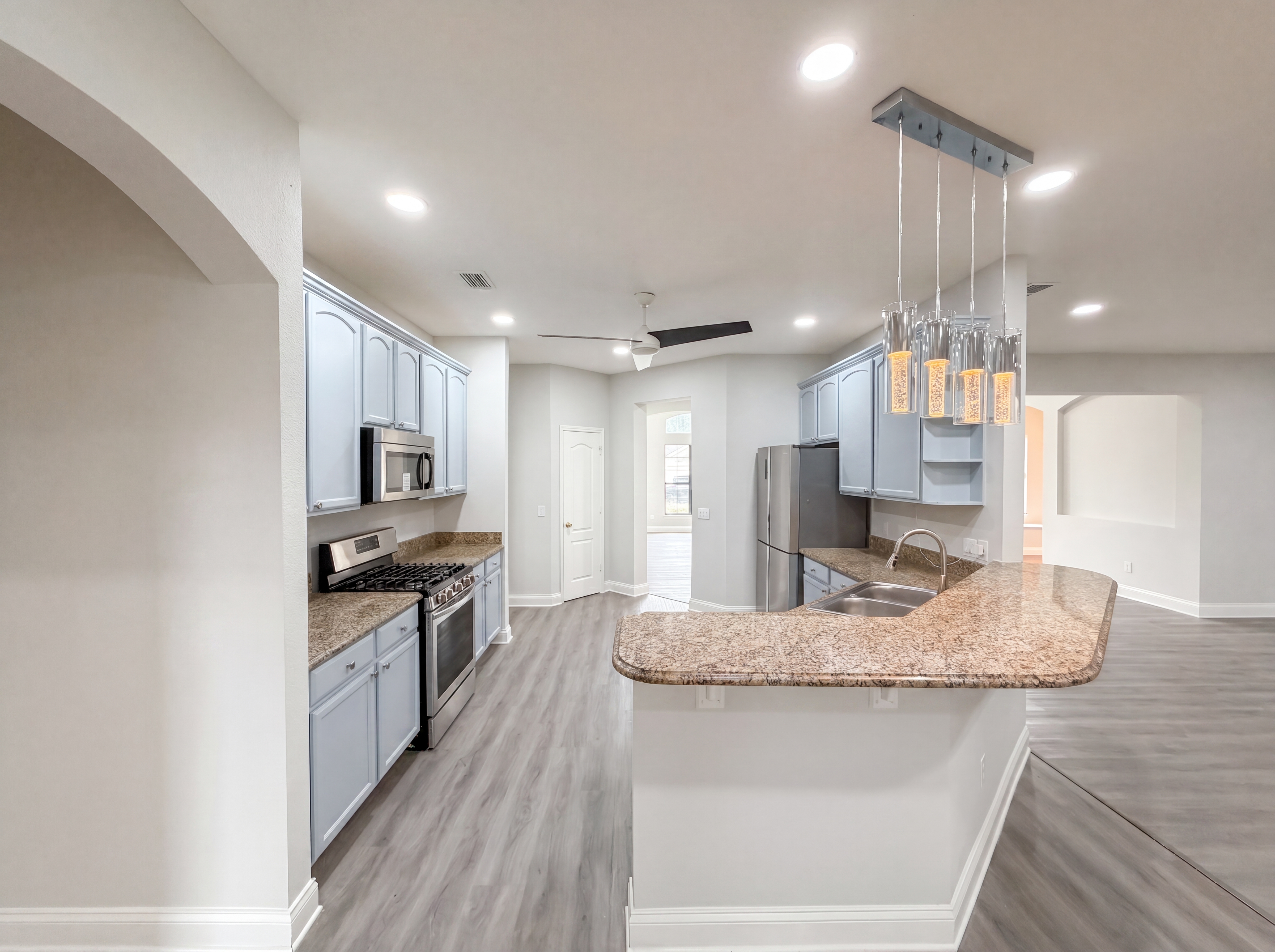 Photo 2 of 26 of 216 Blue Crystal Dr, Deland, FL