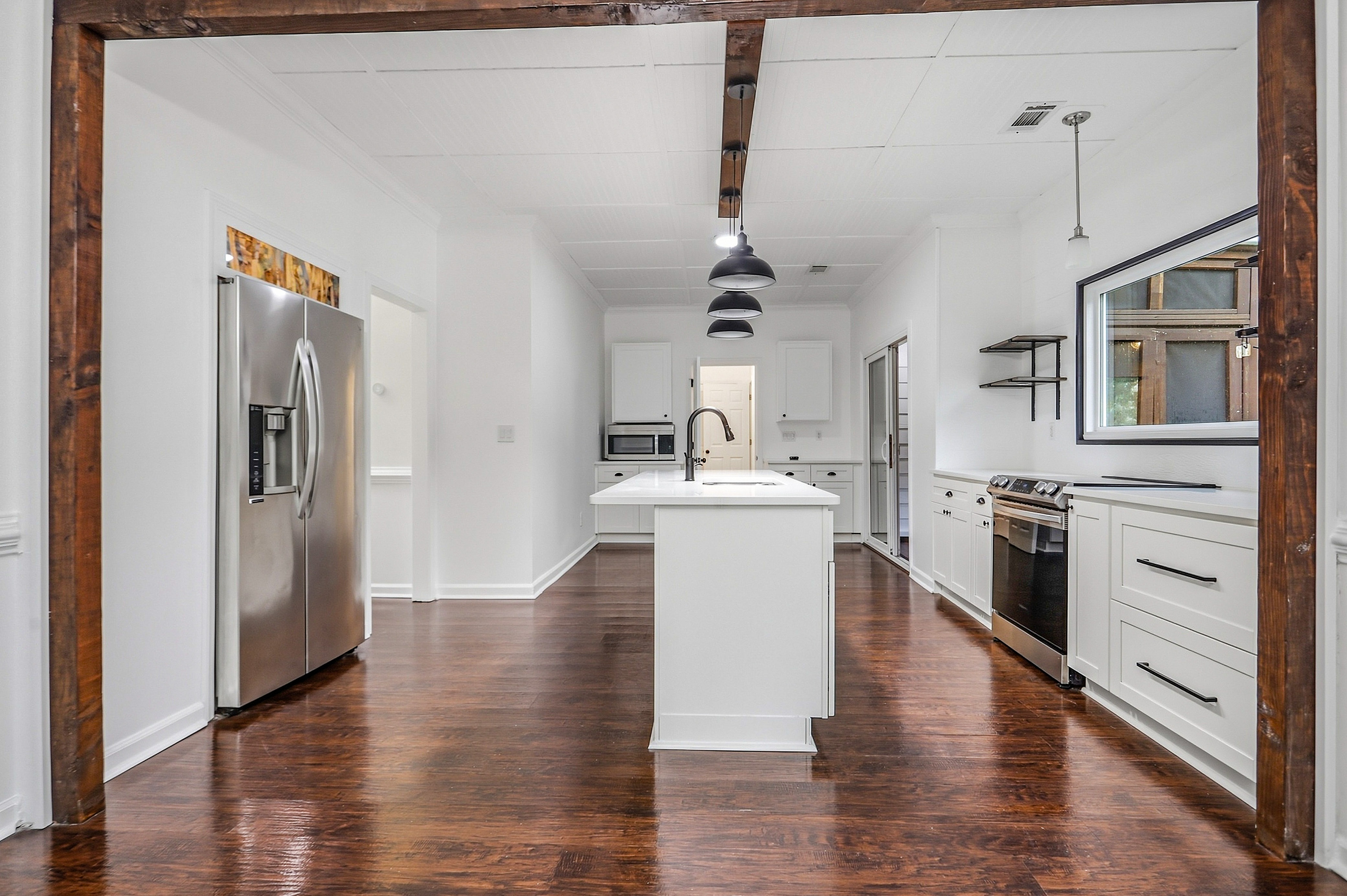 Photo 7 of 40 of 1025 Crown Corners Dr, McDonough, GA