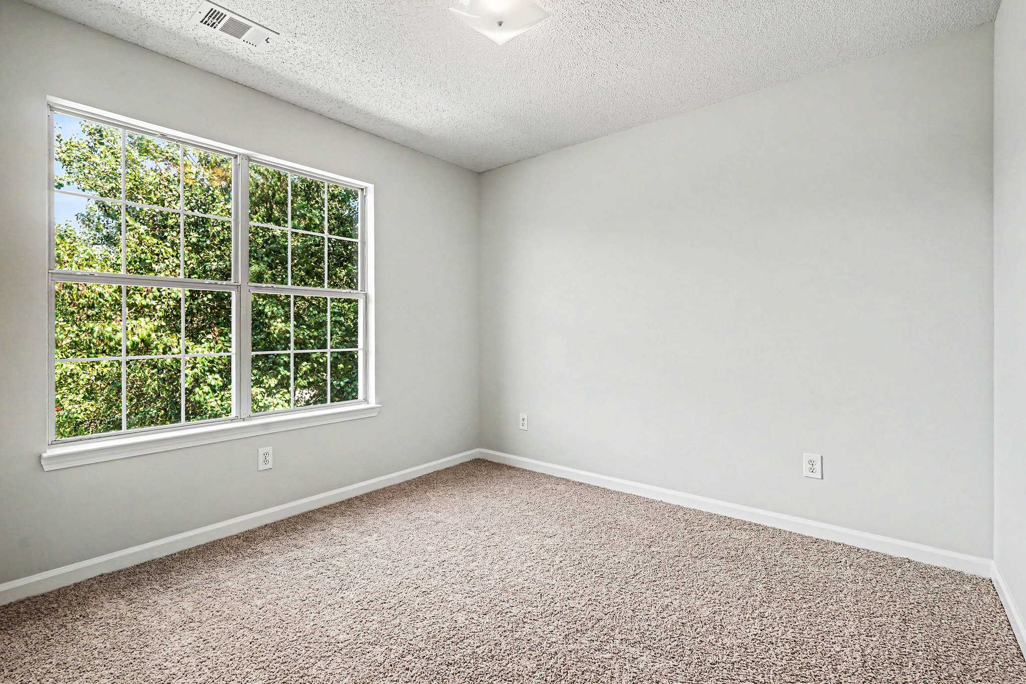 Photo 4 of 19 of 4967 McKinley Dr, Lula, GA
