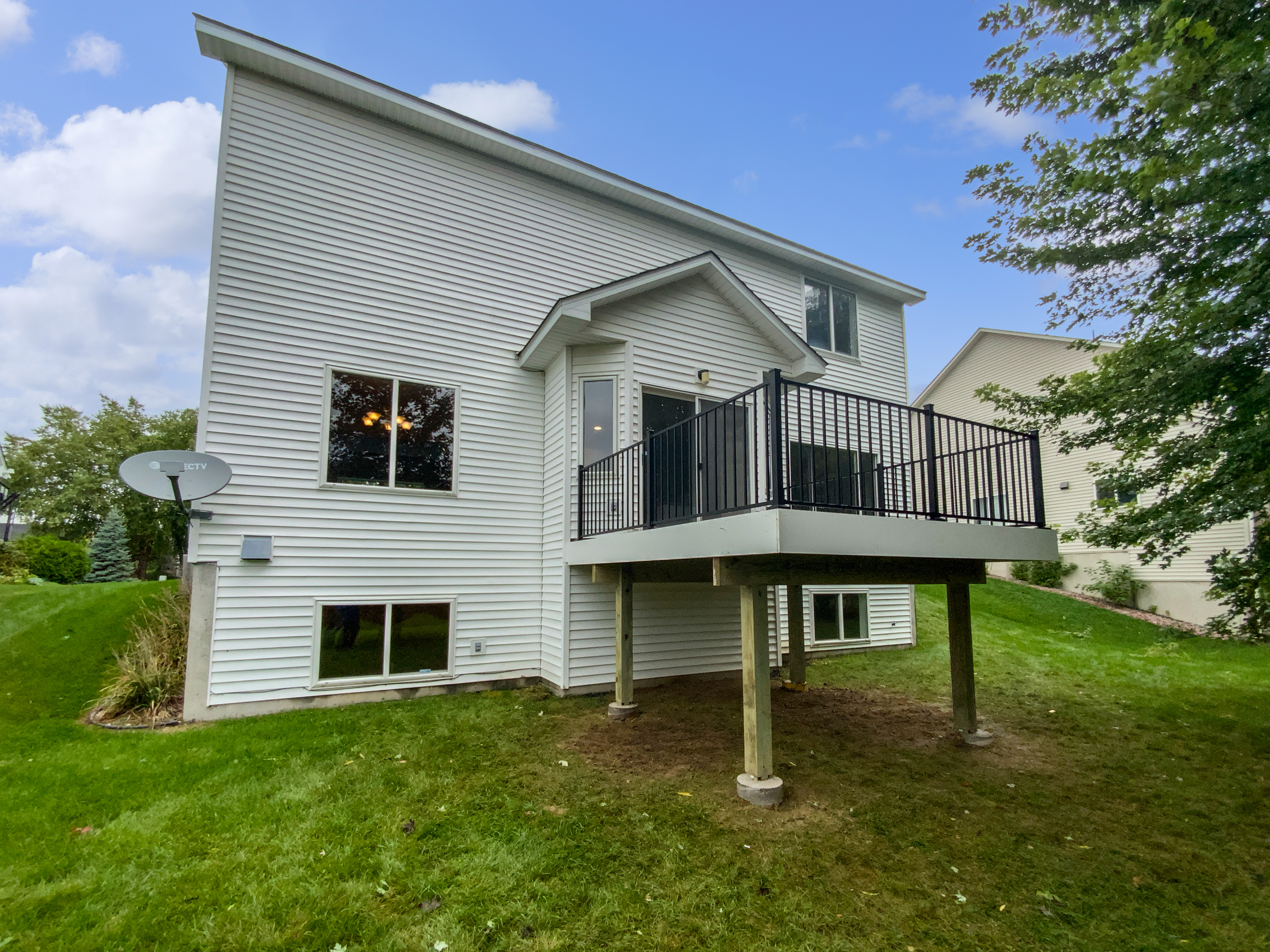 Photo 7 of 23 of 17837 Haralson Dr, Eden Prairie, MN