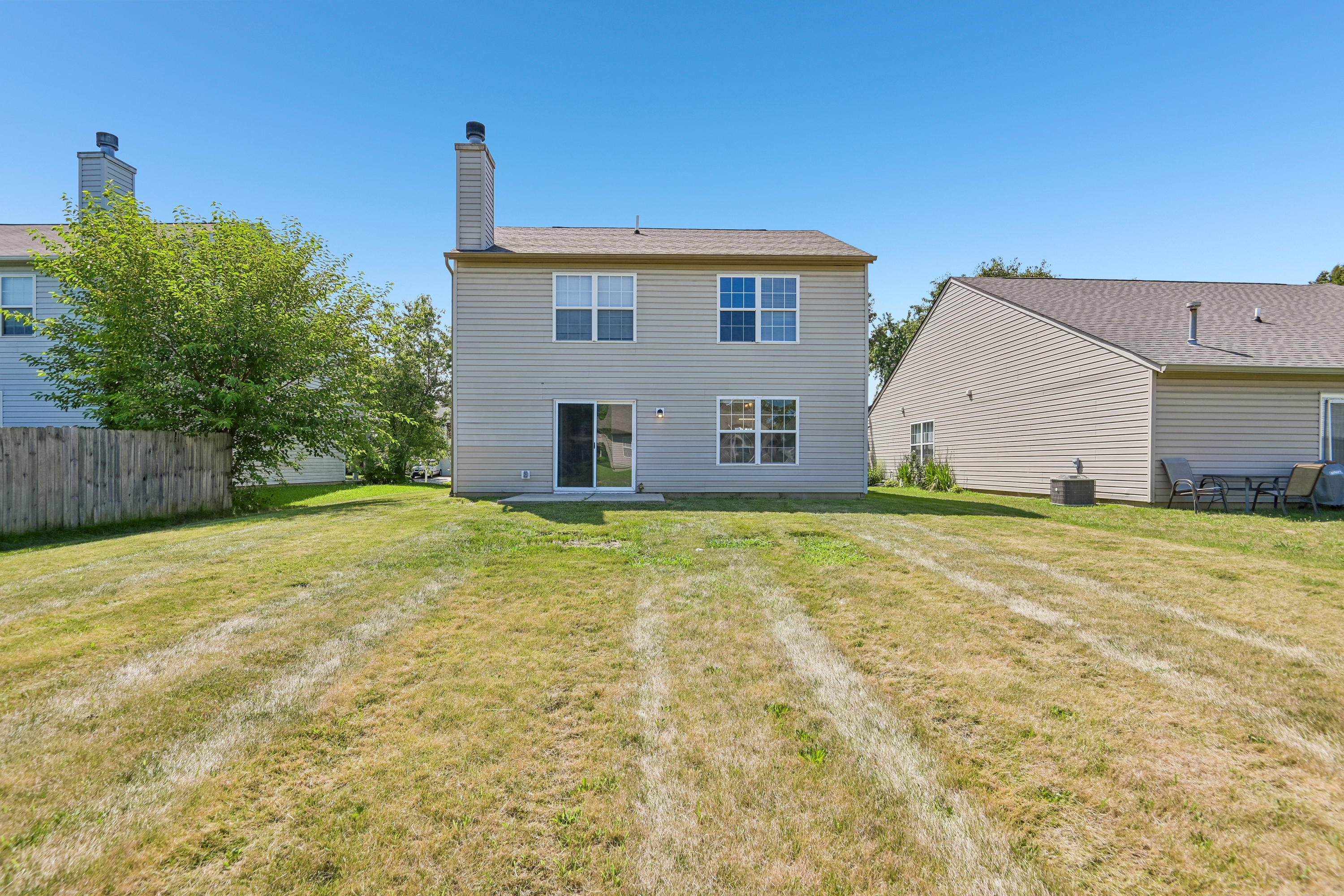 Photo 7 of 43 of 2327 Rostock Ct, Indianapolis, IN