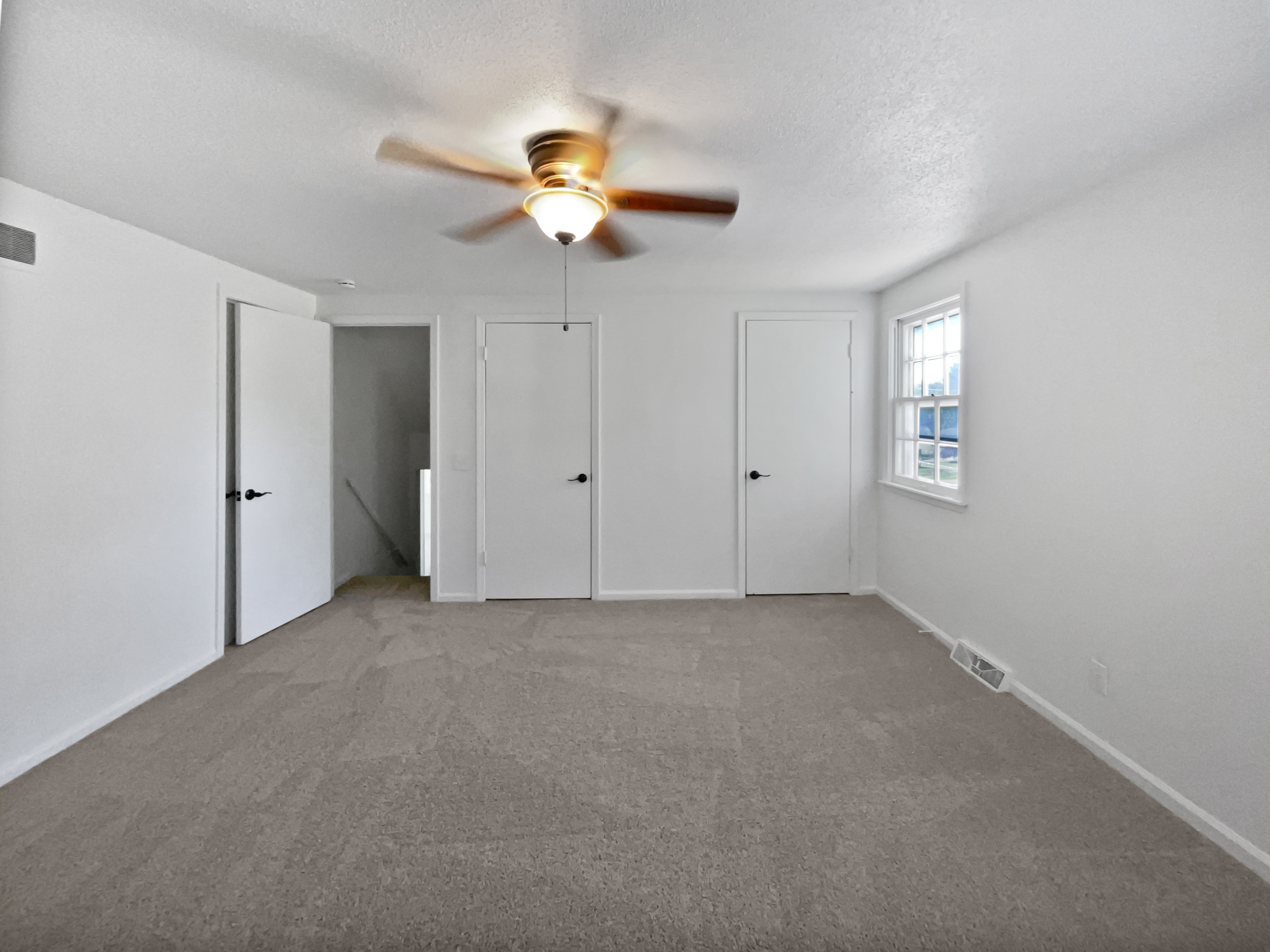 Photo 14 of 22 of 9432 Carter Dr, Overland Park, KS