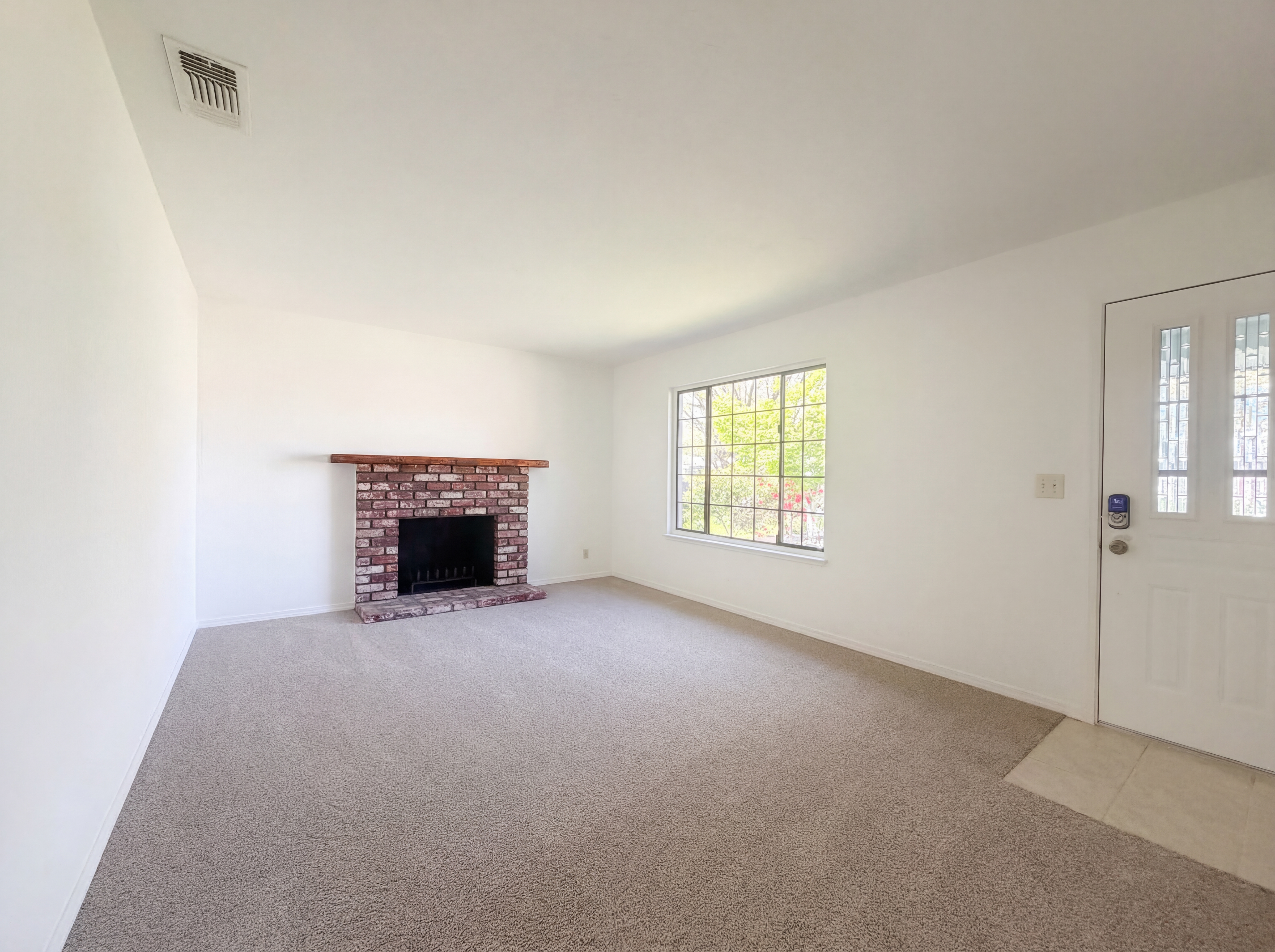 Photo 3 of 33 of 4814 Monet Way, Sacramento, CA