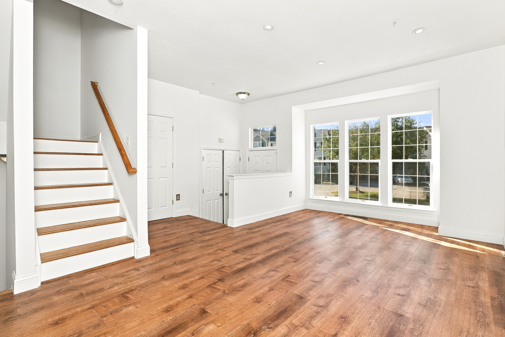 Photo 3 of 23 of 4042 Tahoe Pl, White Plains, MD