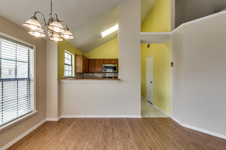 Photo 8 of 26 - 935 Boxwood Dr, Lewisville, TX 75067