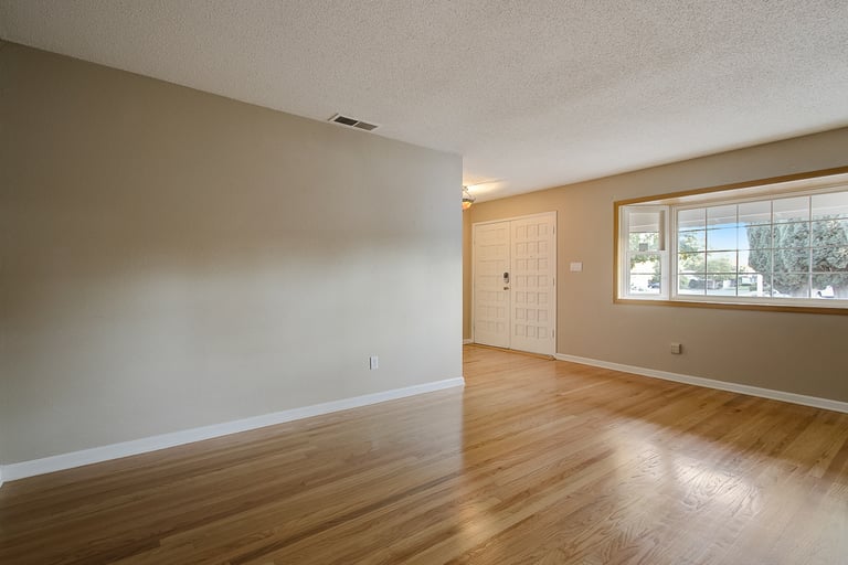 Photo 15 of 40 - 2600 Heidelberg Ct, Sacramento, CA 95826