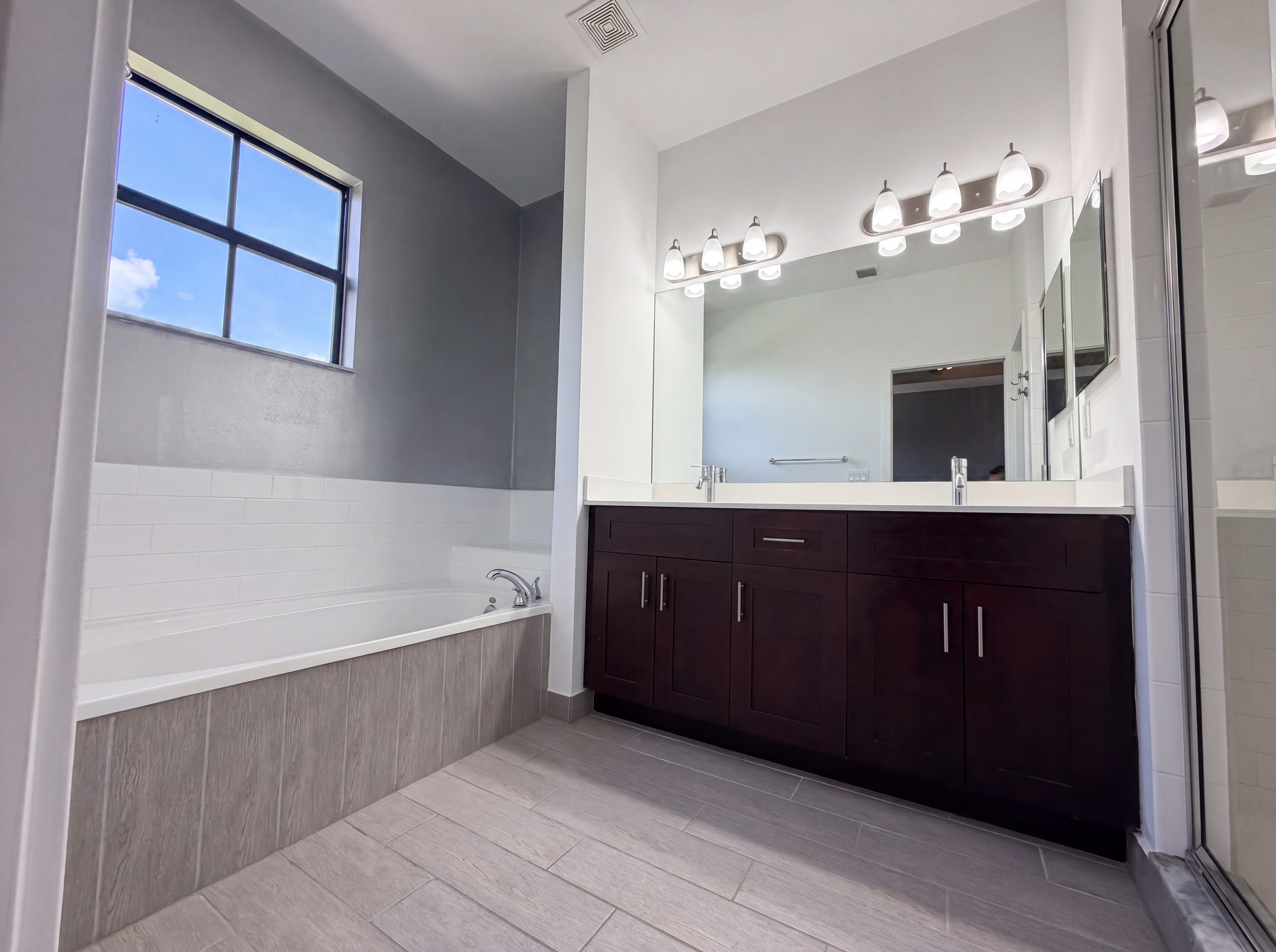 Photo 18 of 26 of 5213 NW 50th Ter, Tamarac, FL