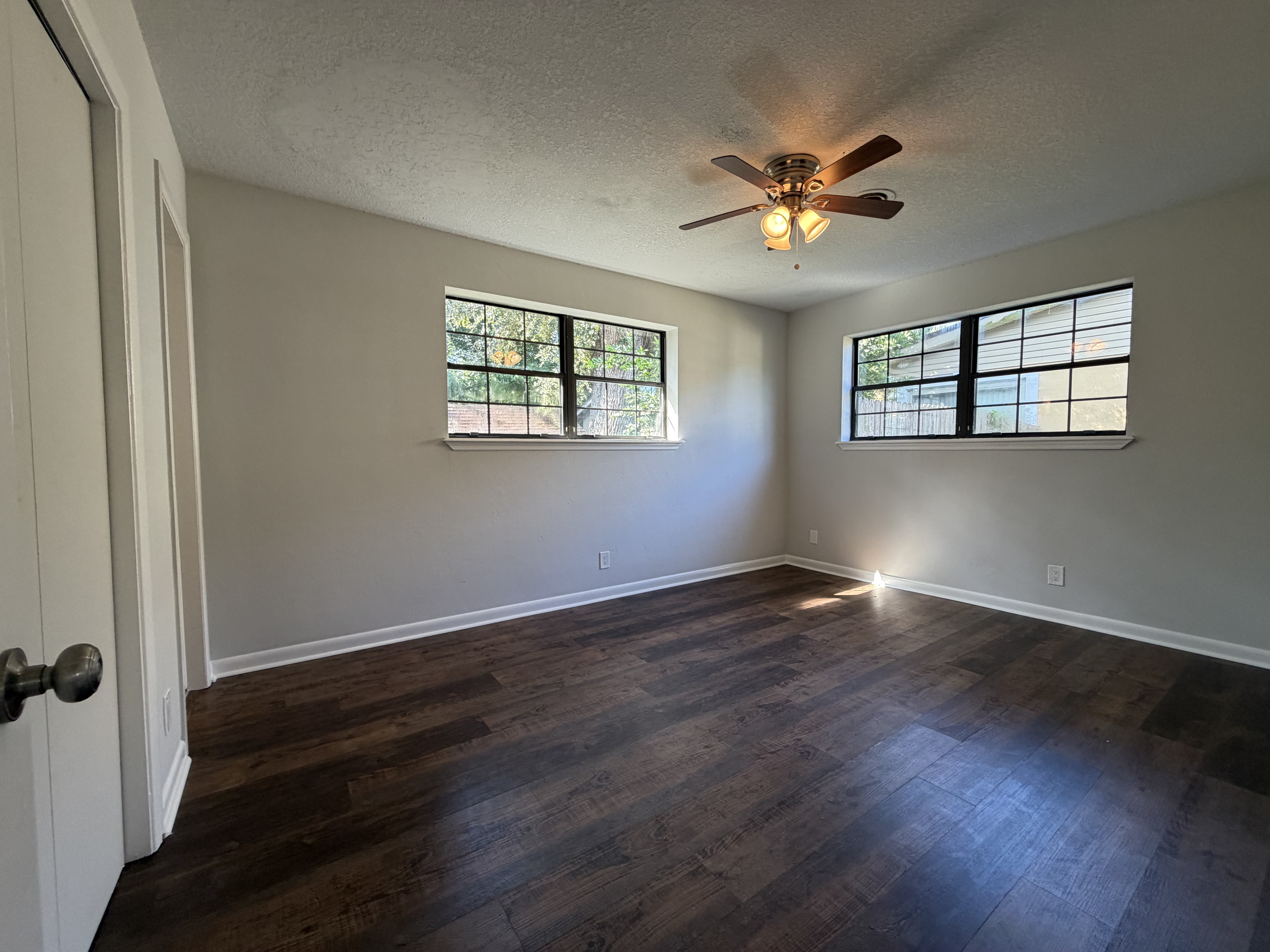 Photo 7 of 22 of 4040 Sierra Madre Dr S, Jacksonville, FL