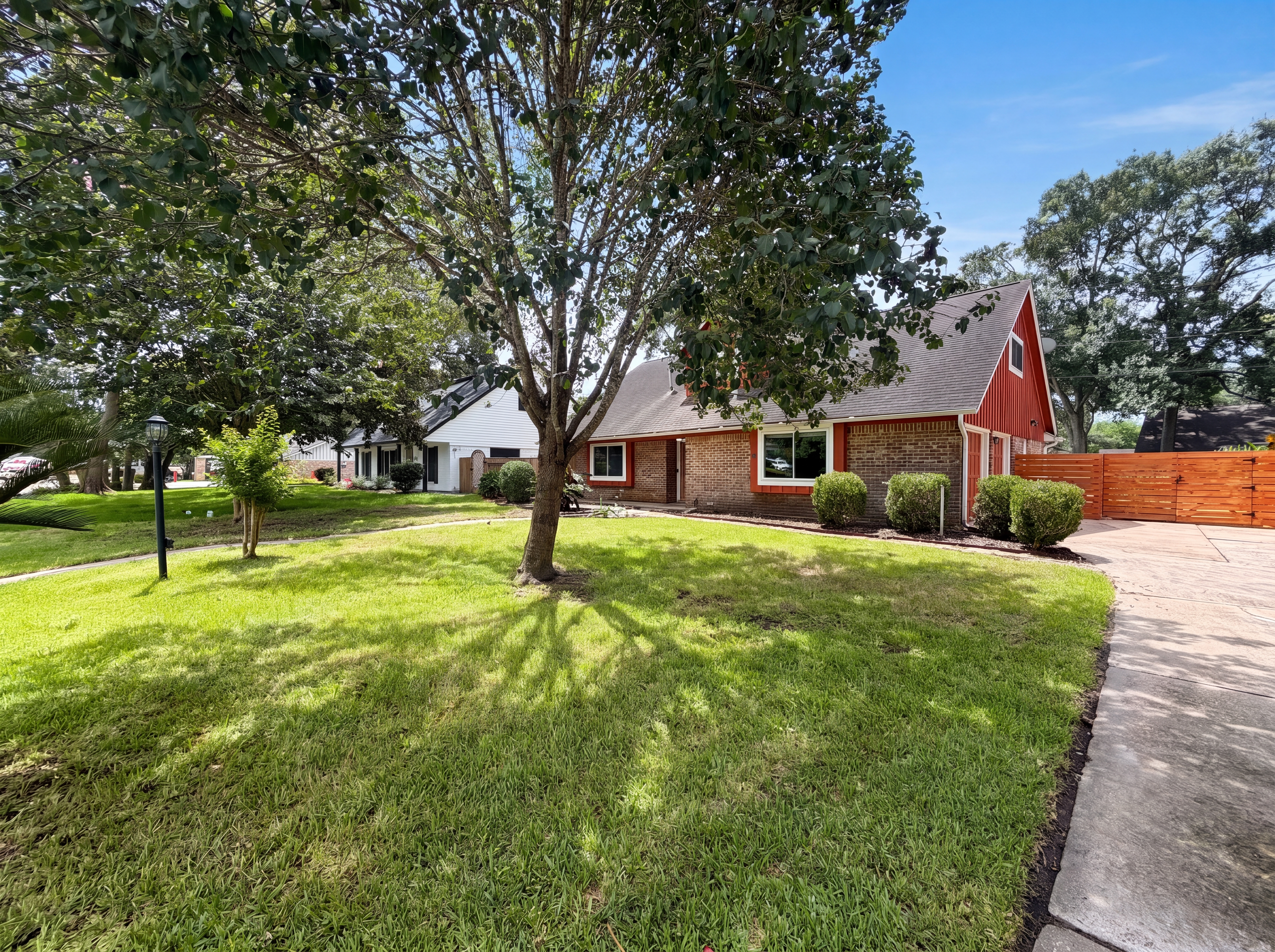 Photo 19 of 23 of 5116 E Bayou Dr, Dickinson, TX