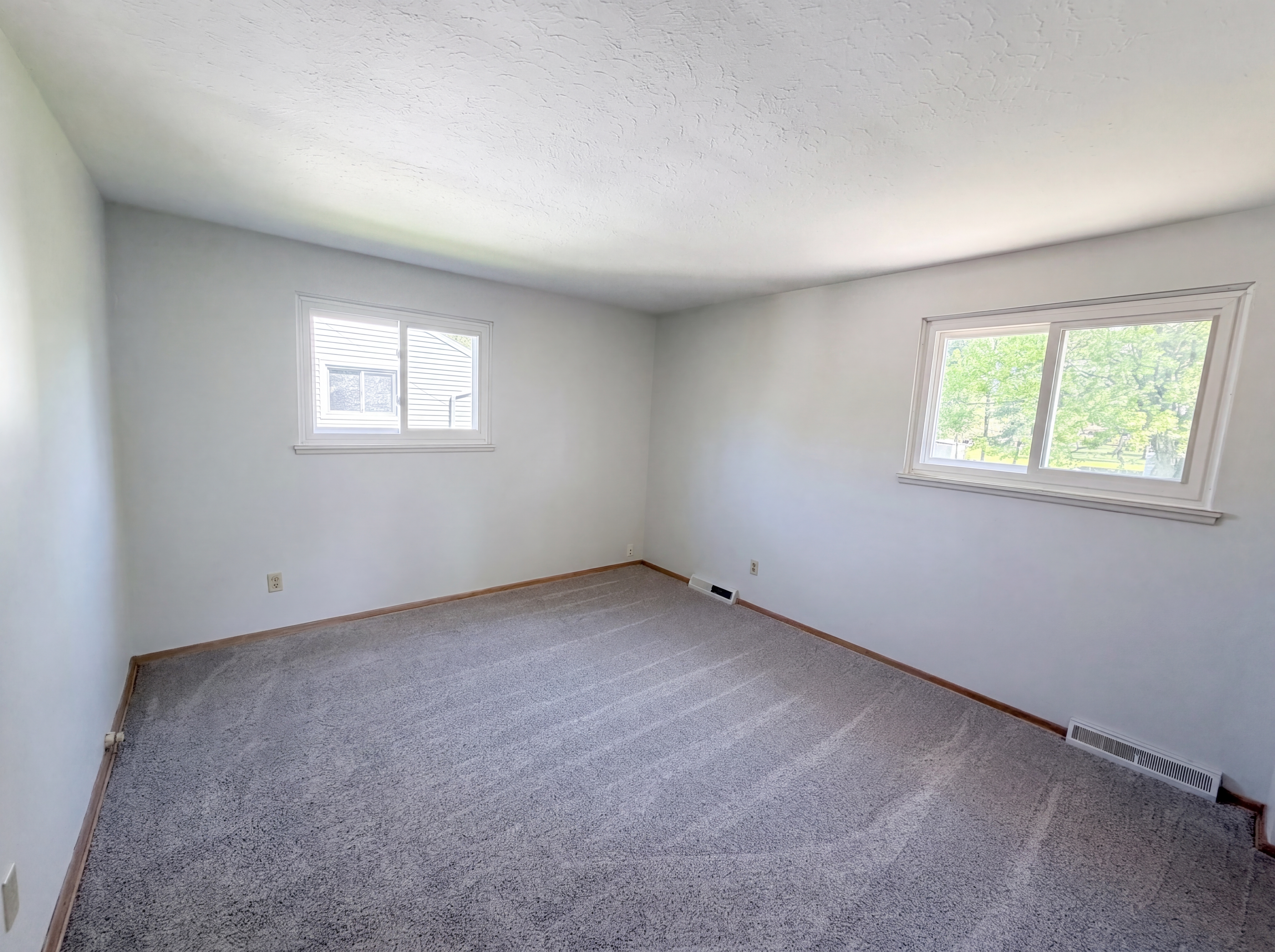 Photo 11 of 24 of 5444 Kenbridge Dr, Cleveland, OH