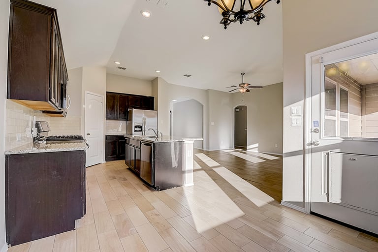Photo 18 of 36 - 14541 Serrano Ridge Rd, Haslet, TX 76052