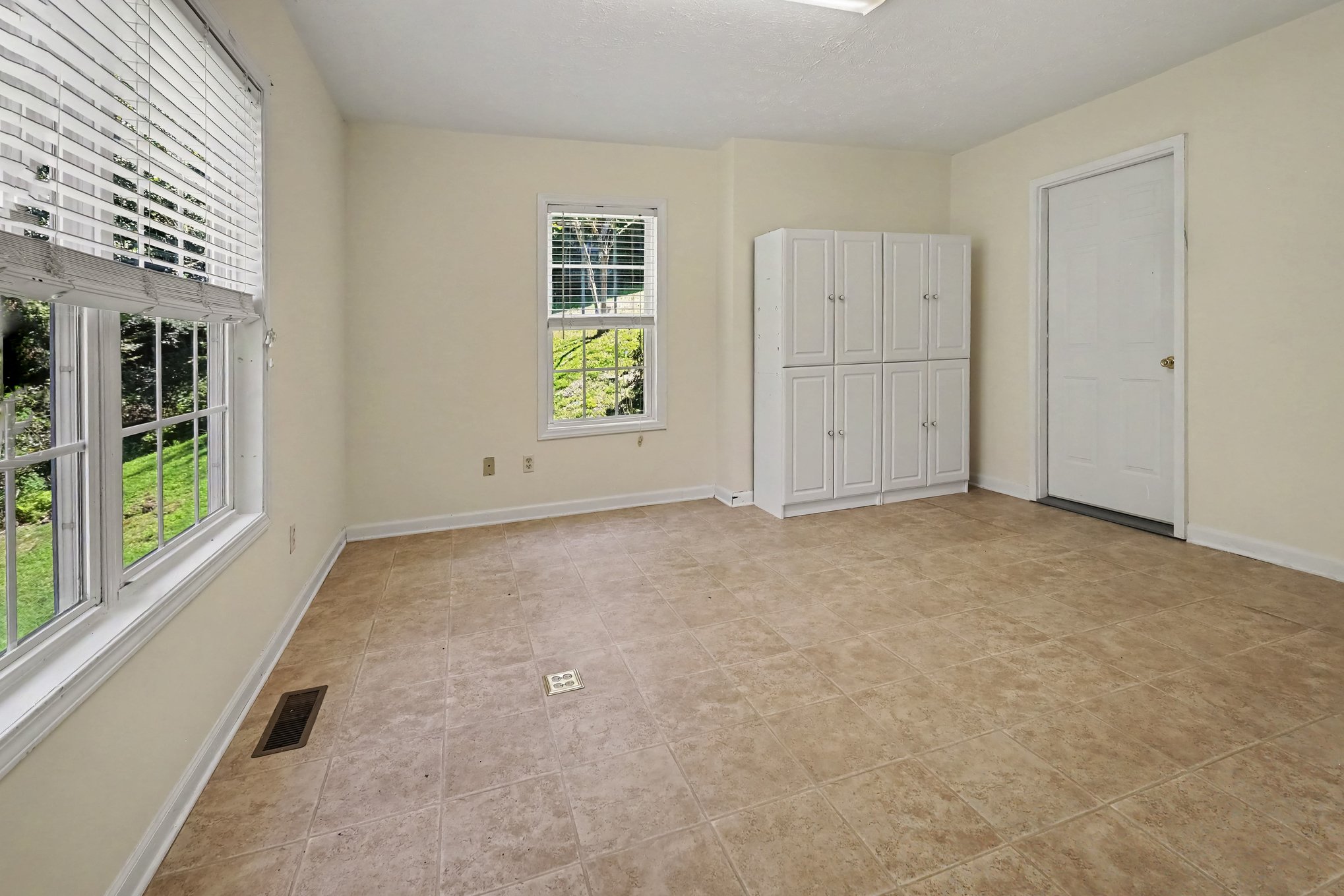 Photo 7 of 19 of 433 Kelly Way, Bellefontaine, OH