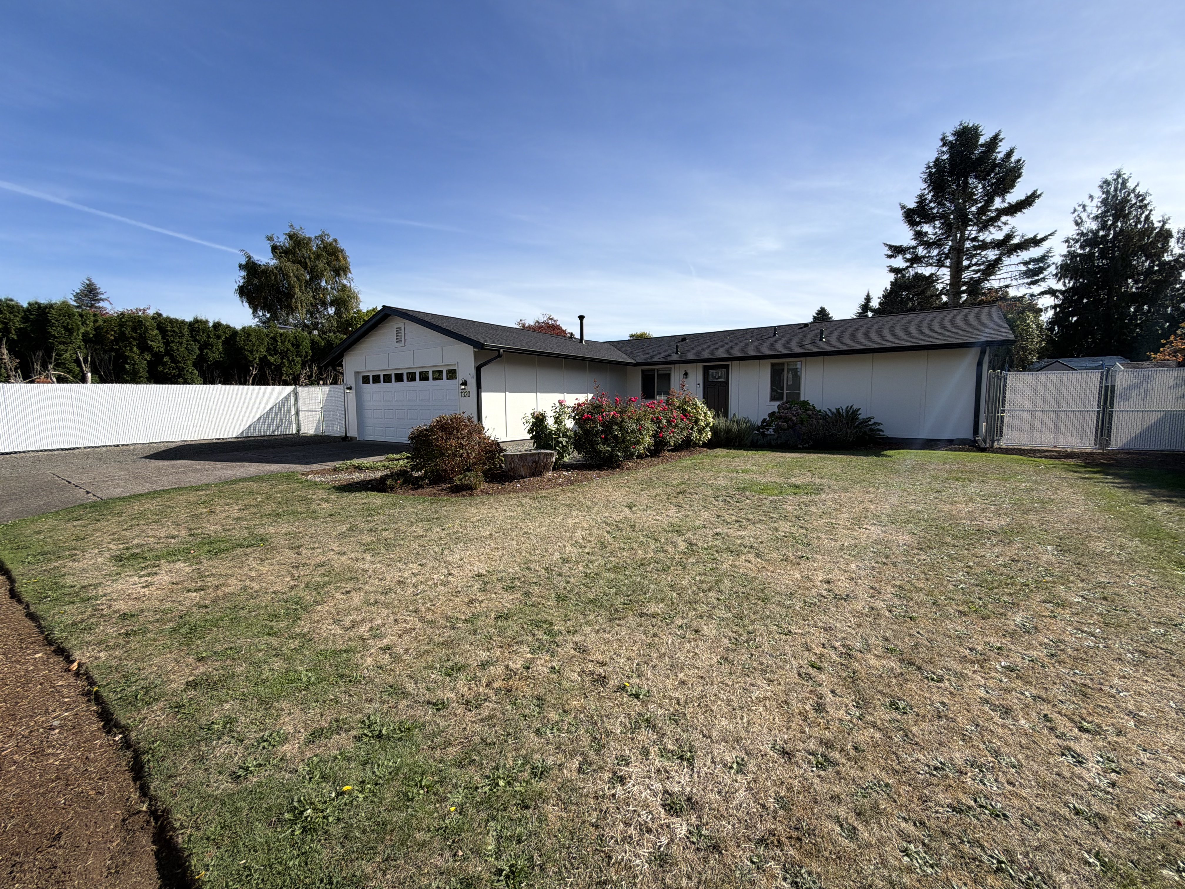 Photo 12 of 14 of 1320 NE 17th St, Gresham, OR