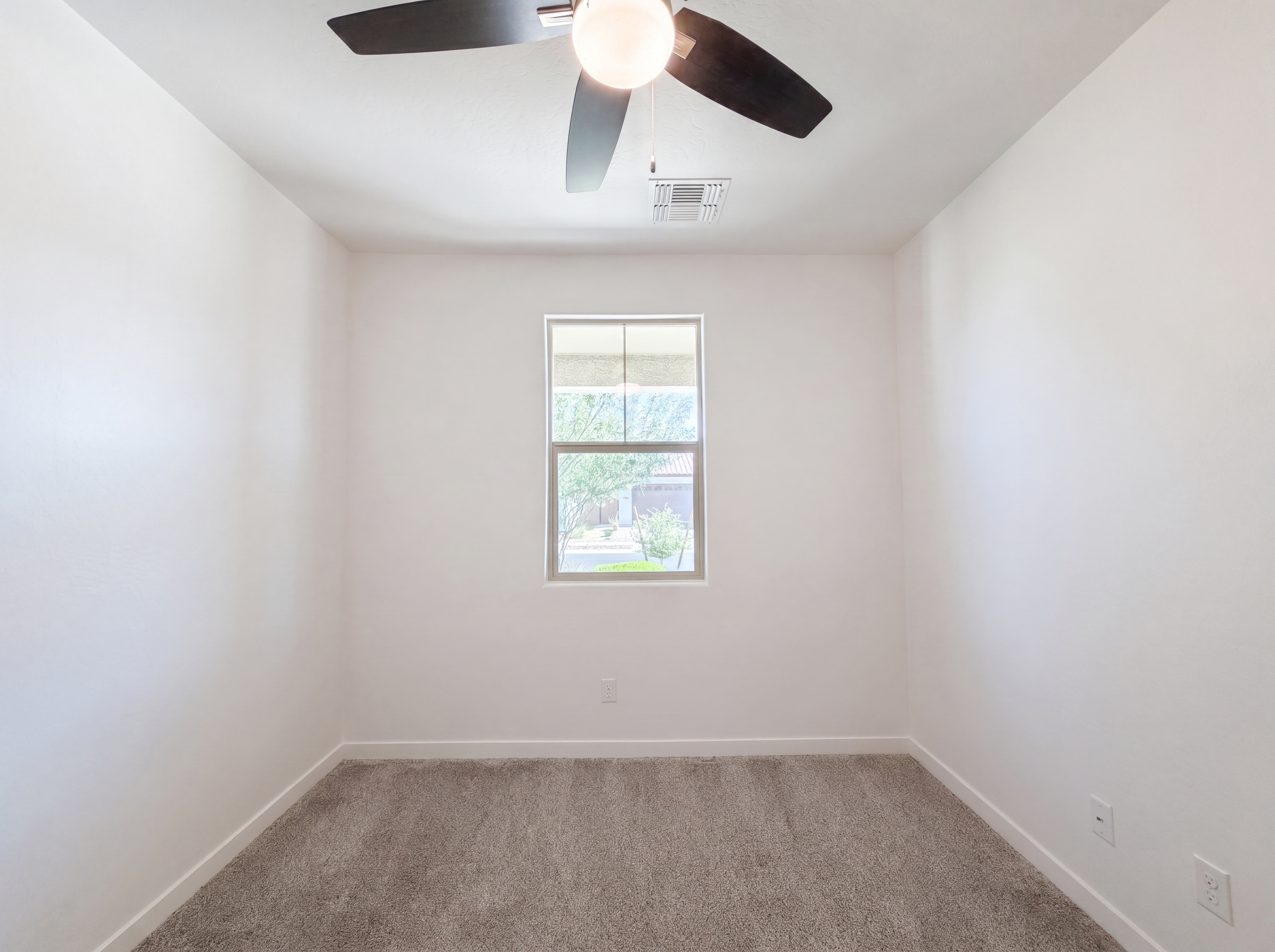 Photo 4 of 31 of 1224 E Glass Ln, Phoenix, AZ