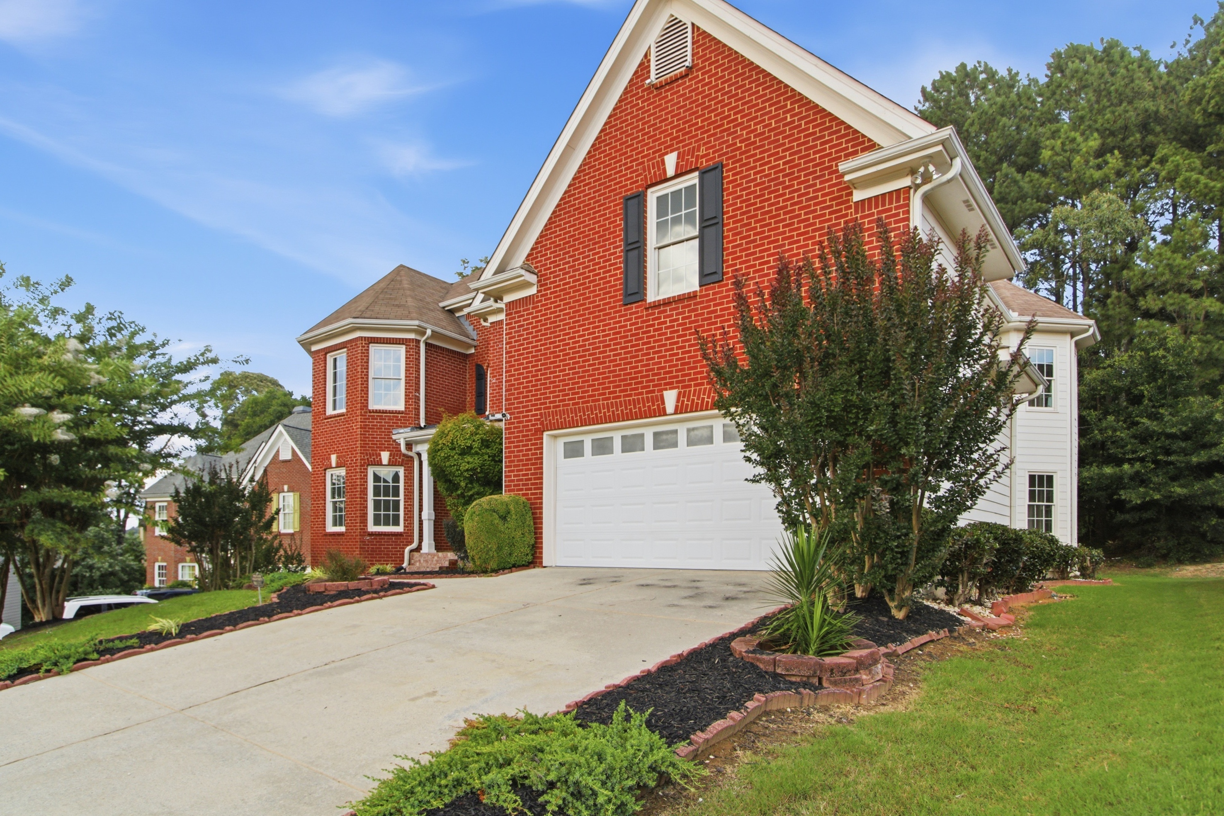 Photo 2 of 61 of 1028 River Forest Pt, Lawrenceville, GA