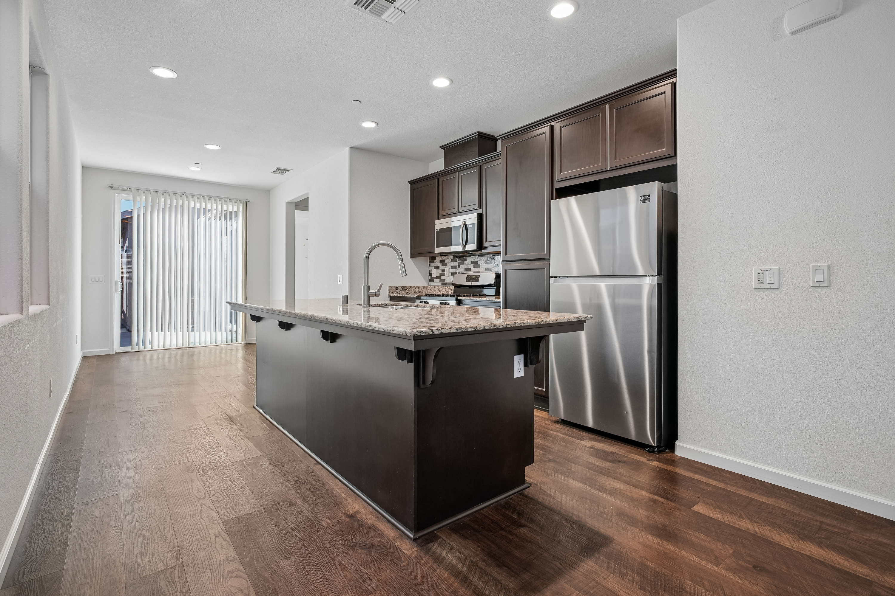 Photo 2 of 25 of 852 Castellona Dr, Newman, CA