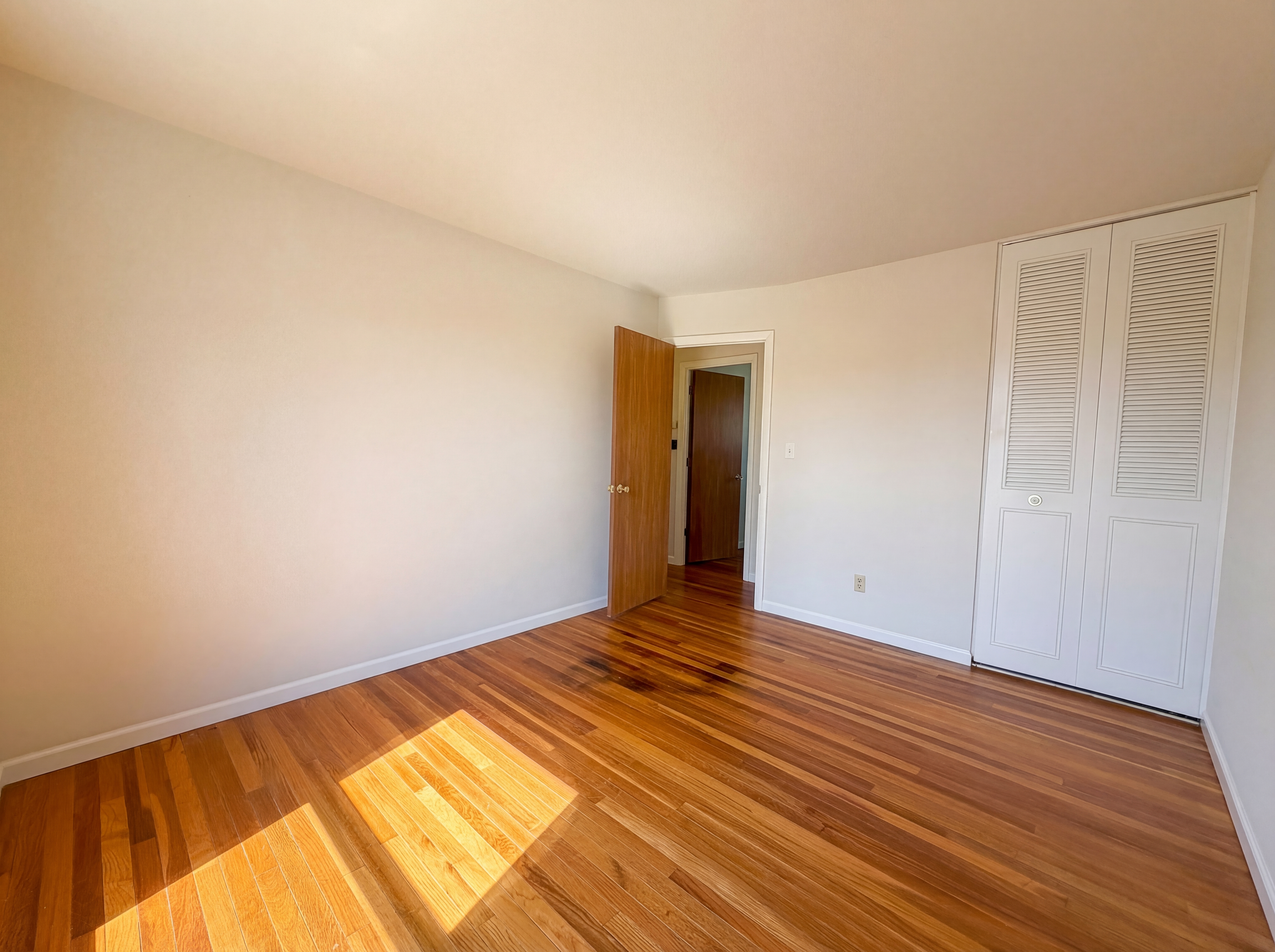 Photo 4 of 18 of 2243 Bolton St, Saint Charles, MO