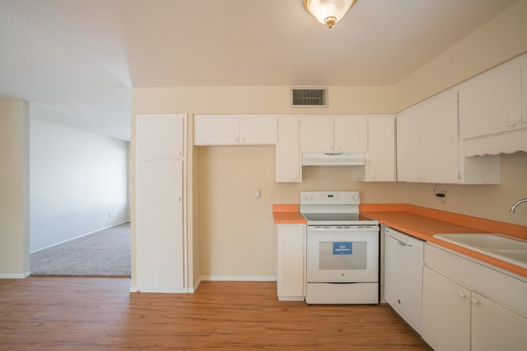 Photo 4 of 26 - 2239 W Laurel Ln, Phoenix, AZ 85029