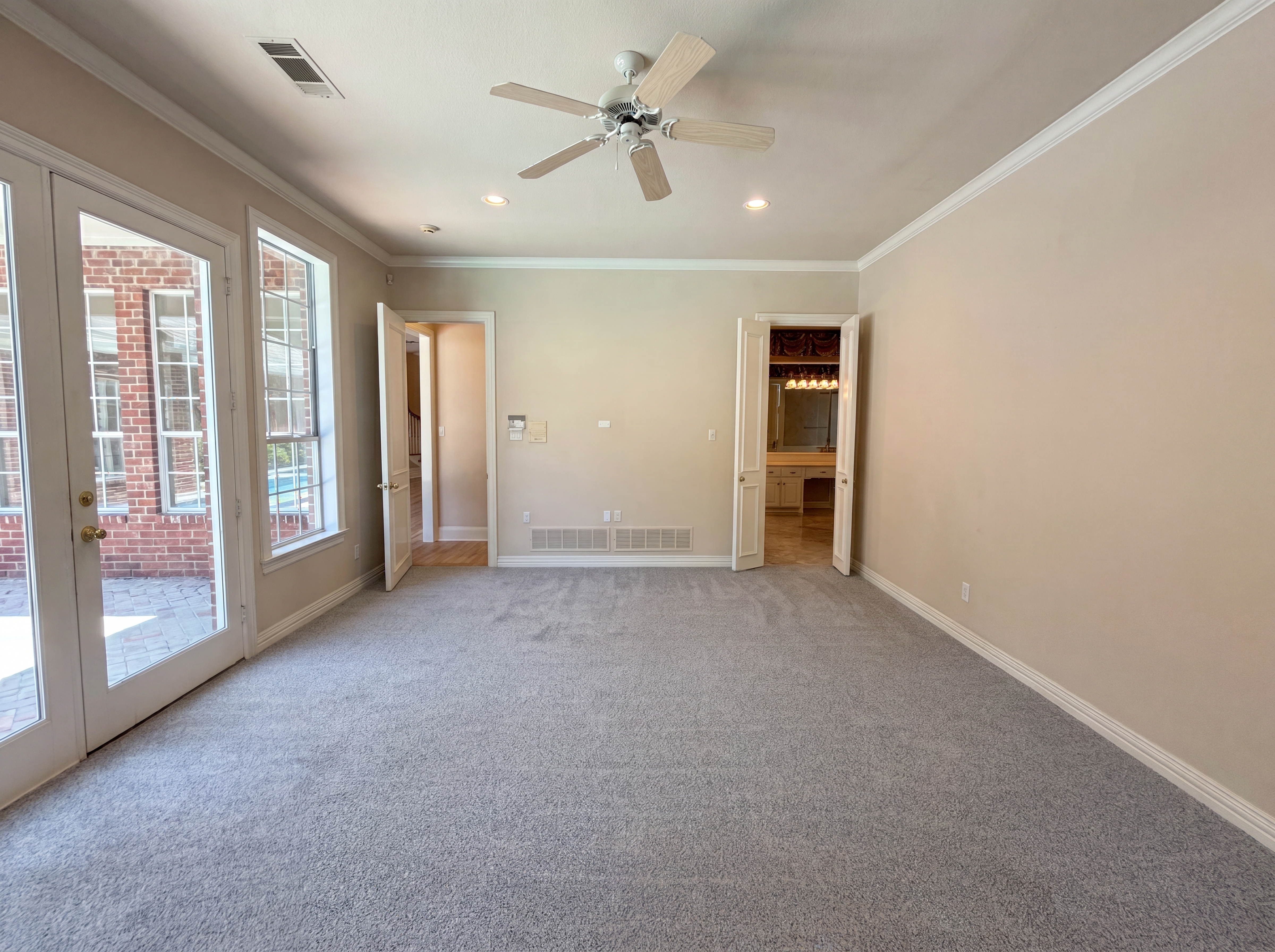 Photo 4 of 27 of 2533 Vista Creek Ct, Garland, TX