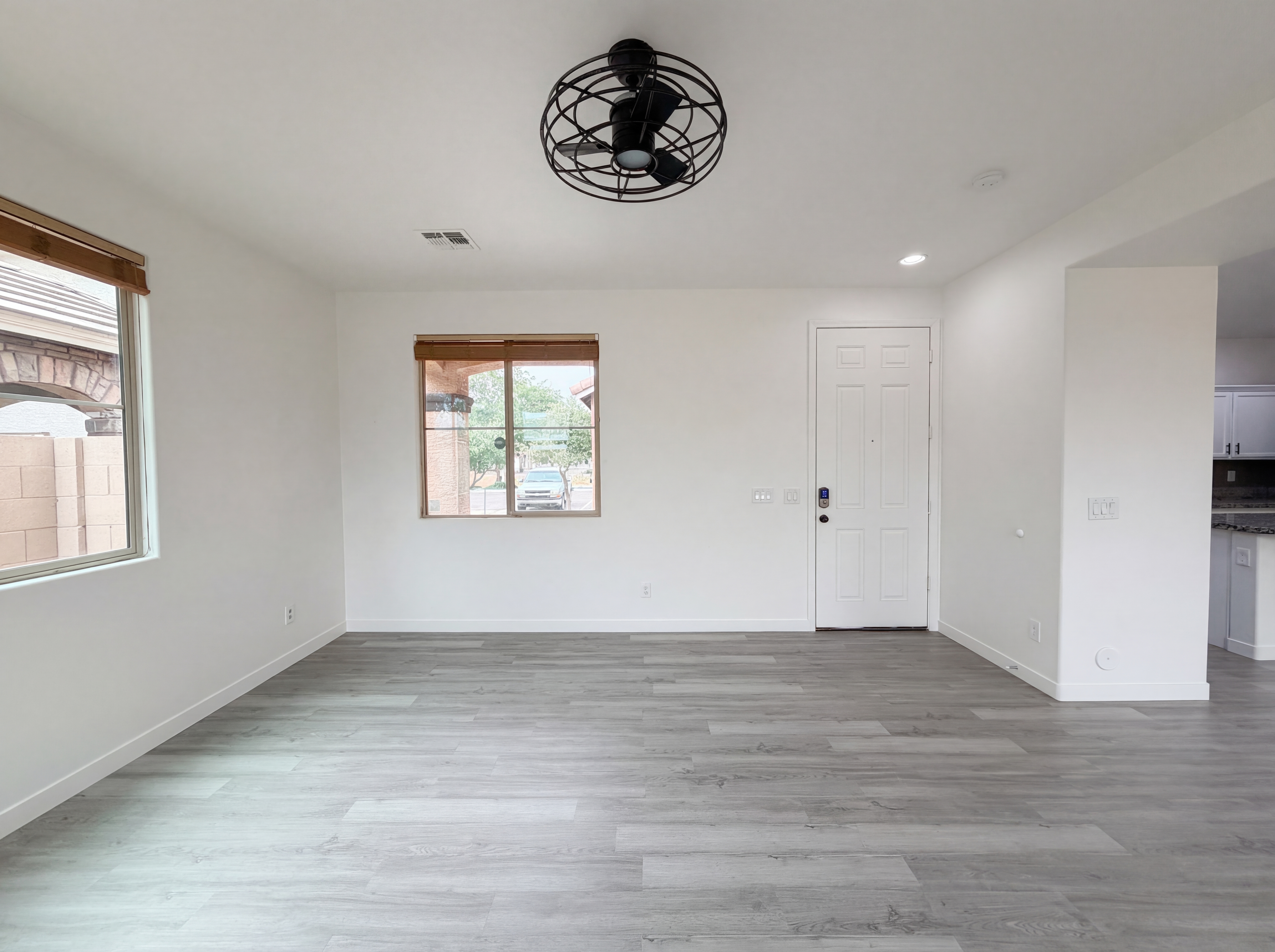Photo 3 of 24 of 2739 N 73rd Dr, Phoenix, AZ