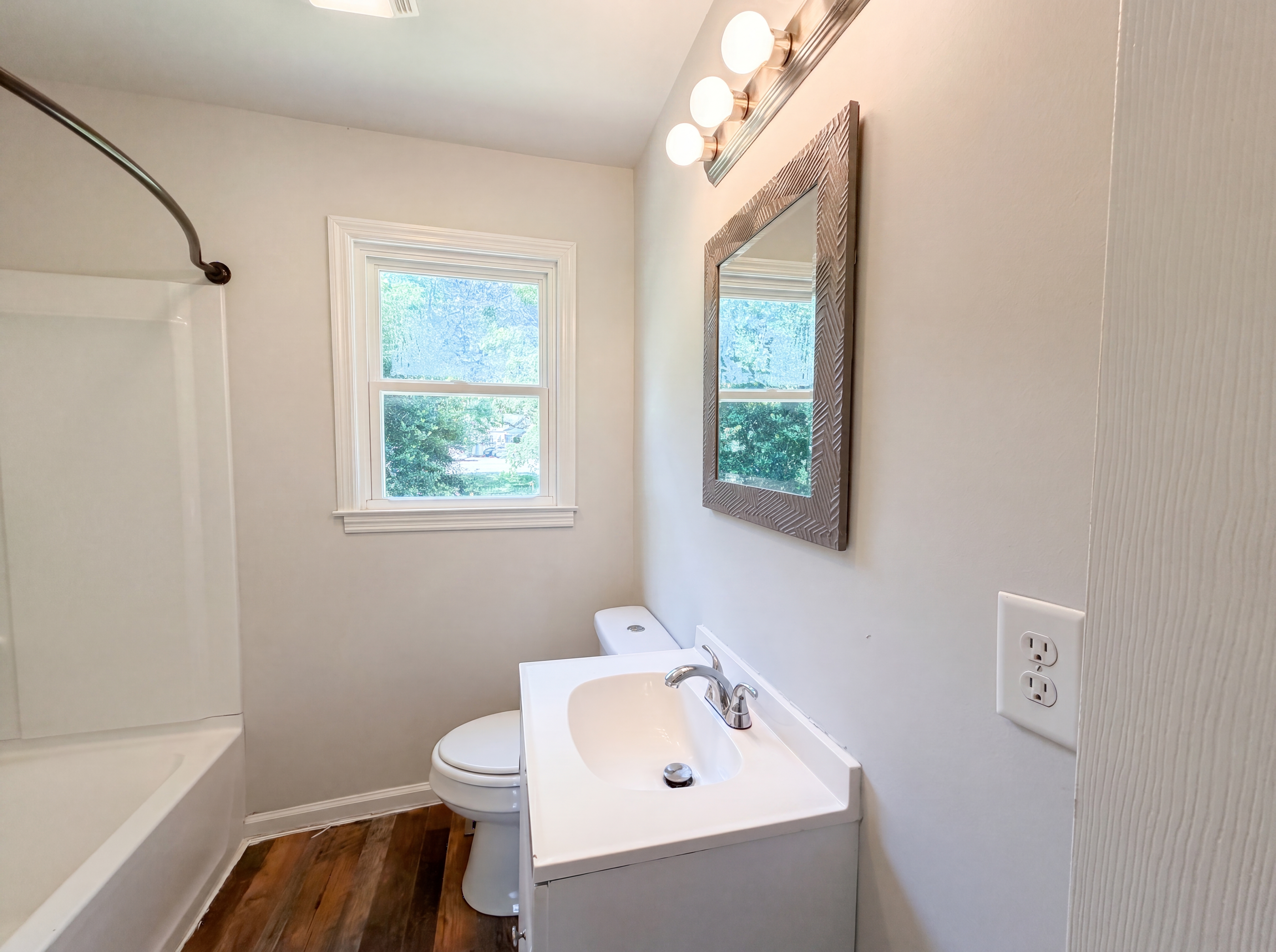 Photo 15 of 19 of 1036 E Commerce St, Lewisburg, TN