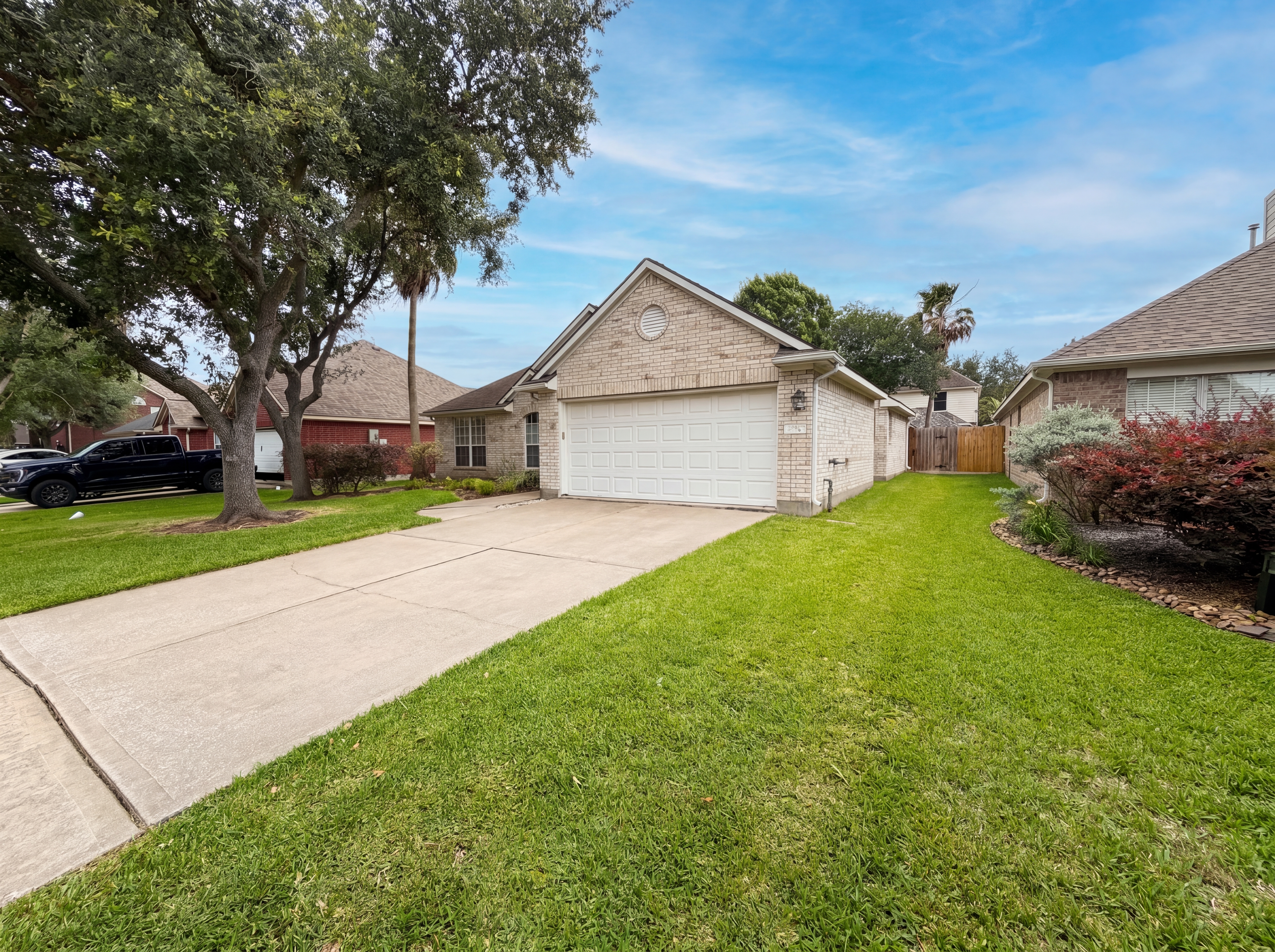 Photo 18 of 19 of 208 Green Cedar Dr, League City, TX