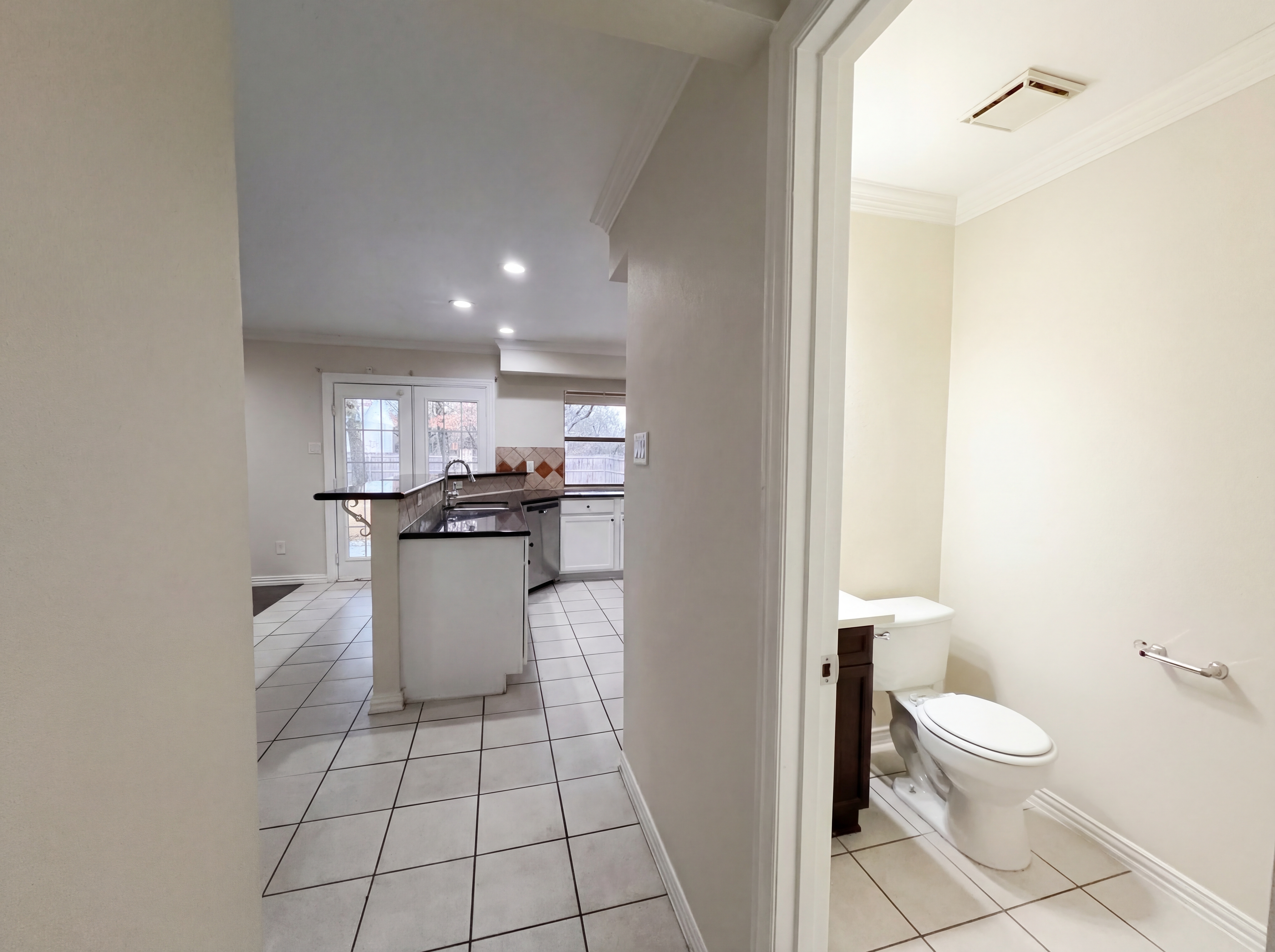 Photo 11 of 31 of 1951 Pin Oak Dr, Flower Mound, TX