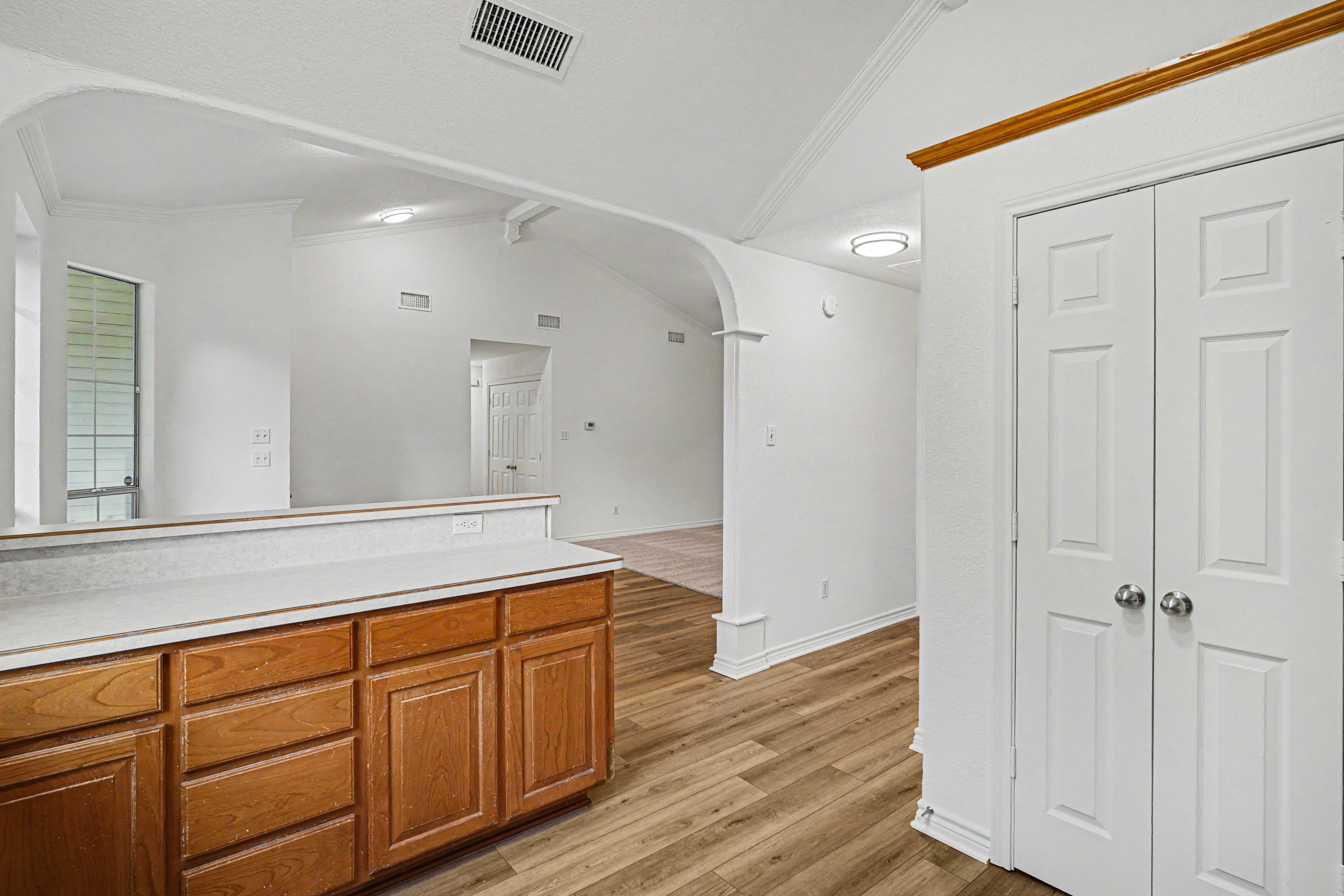Photo 8 of 17 of 1504 Clover Ln, Granbury, TX