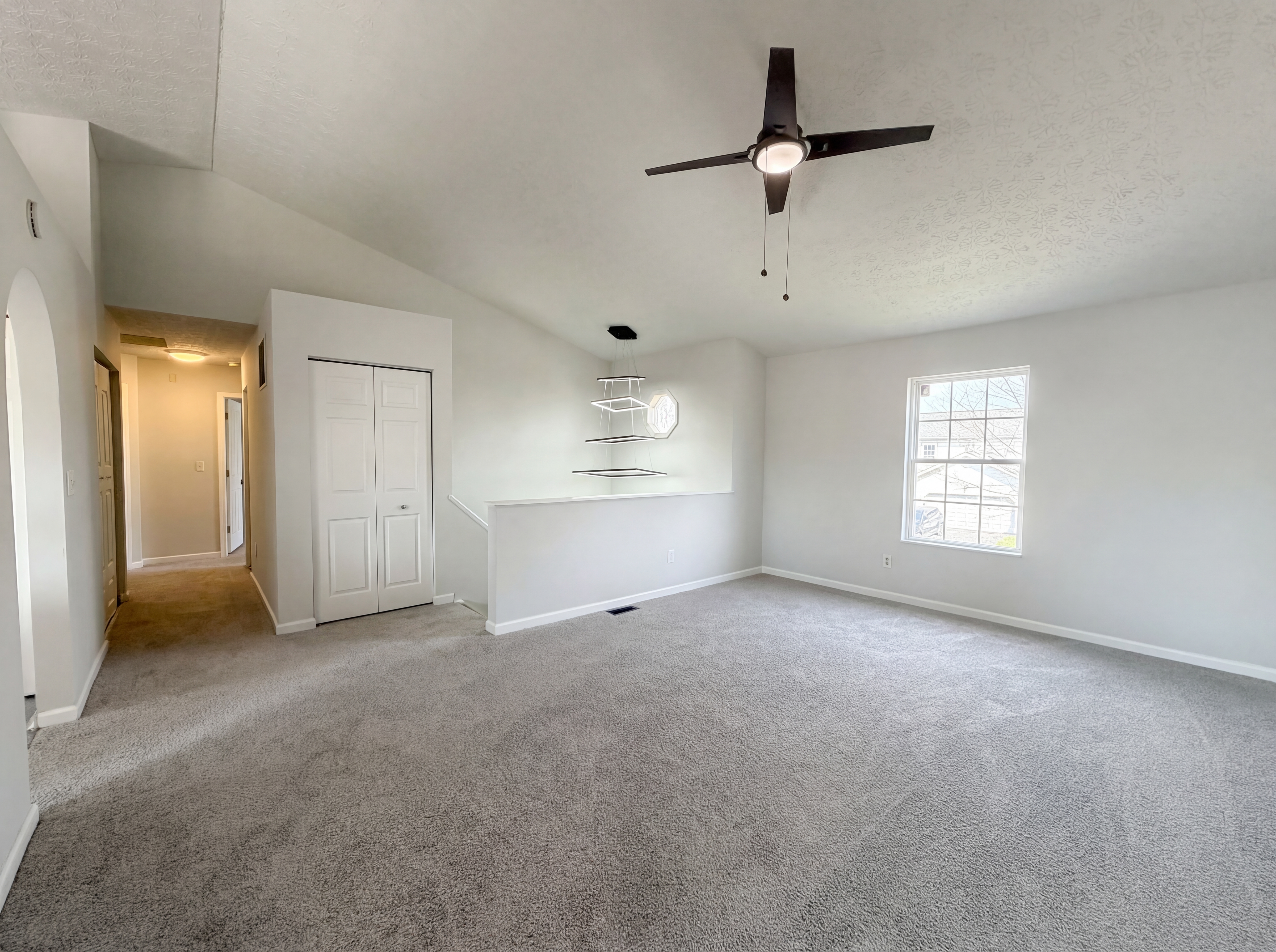 Photo 6 of 25 of 5691 Matuka Dr, Columbus, OH