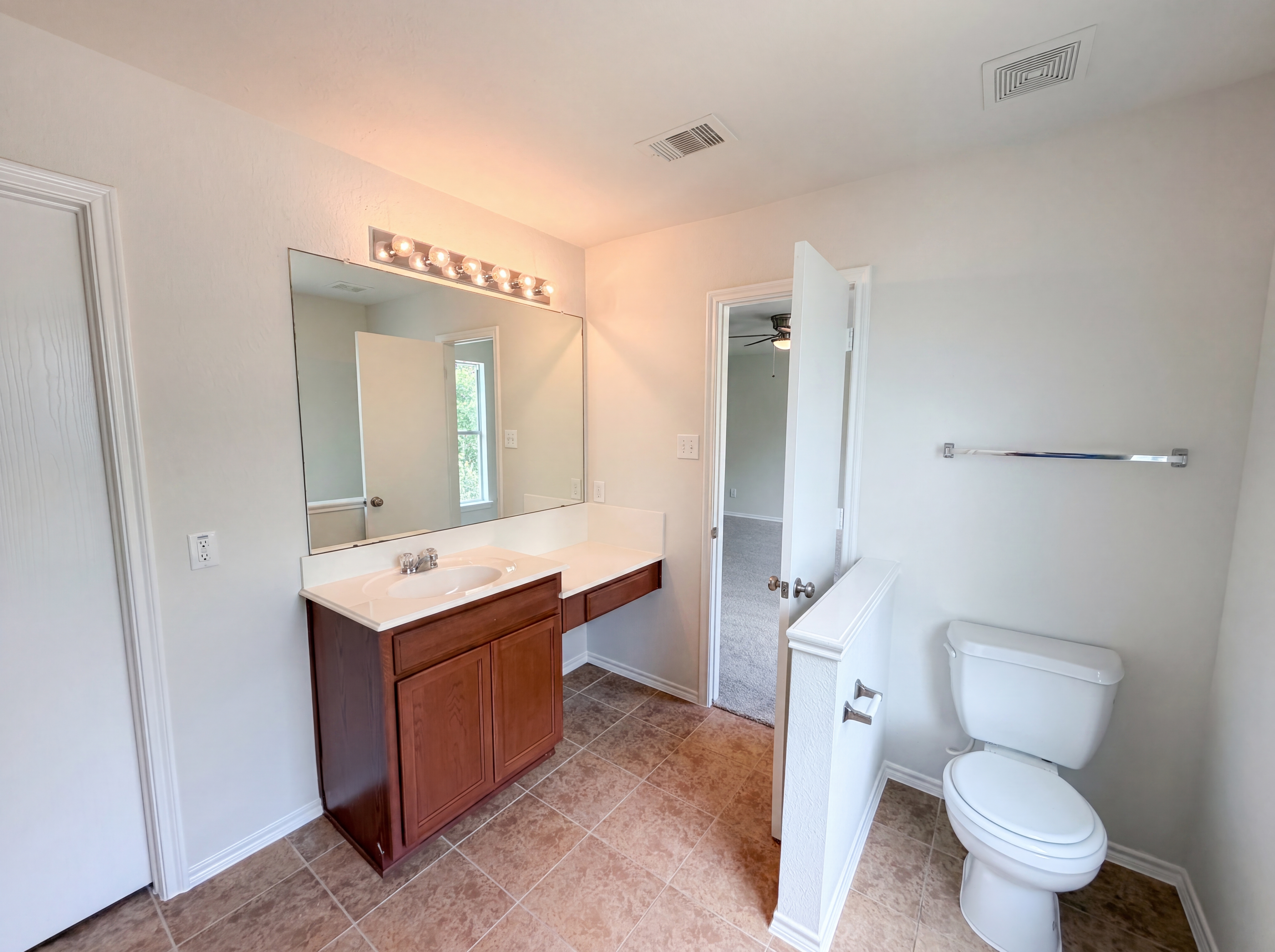 Photo 22 of 25 of 939 Staffordale Manor Ln, Houston, TX