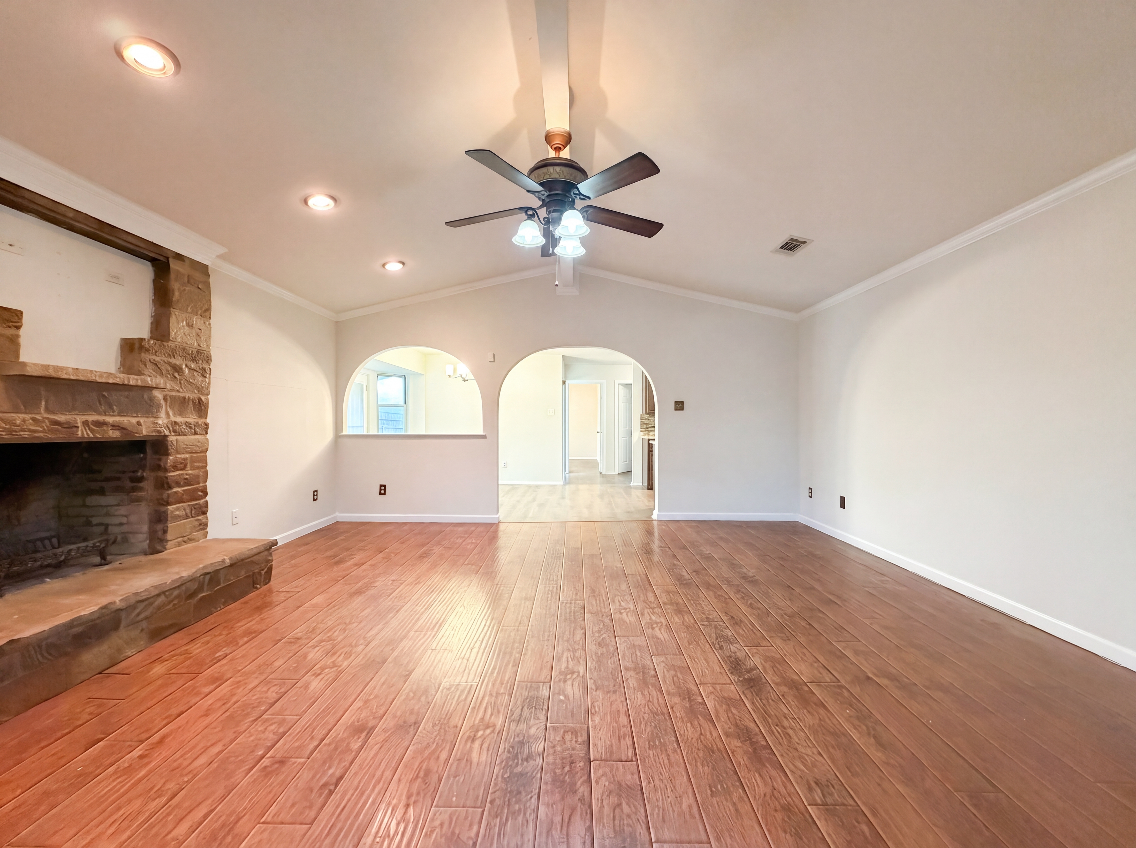 Photo 3 of 18 of 203 W Hogan Dr, Copperas Cove, TX