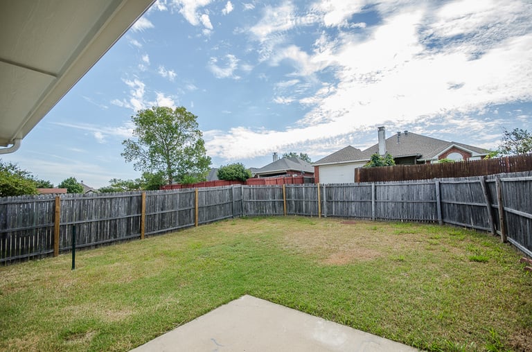 Photo 6 of 28 - 2046 Diamond Ridge Dr, Carrollton, TX 75010