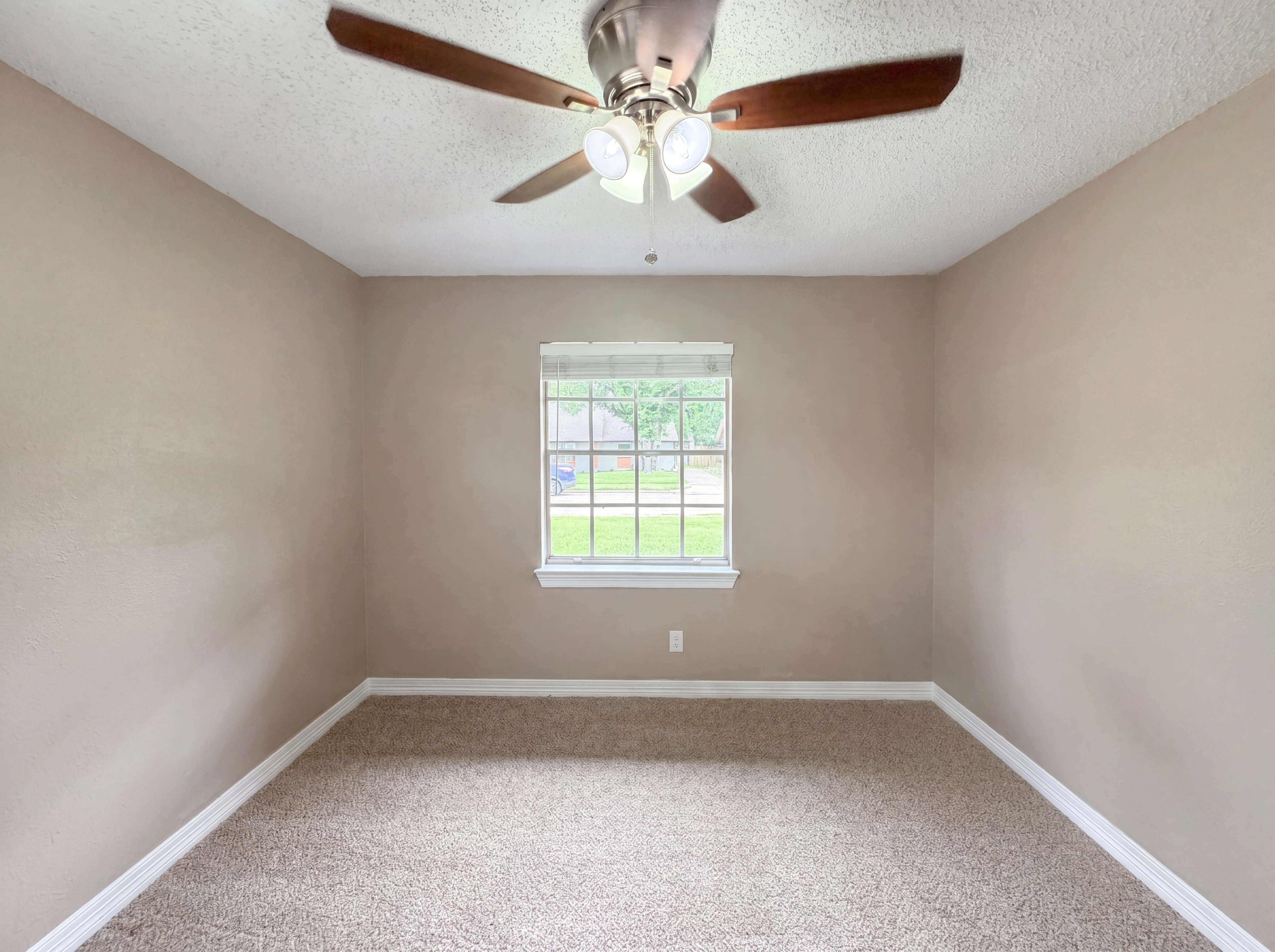 Photo 8 of 16 of 3255 Whitehall Dr, Dallas, TX