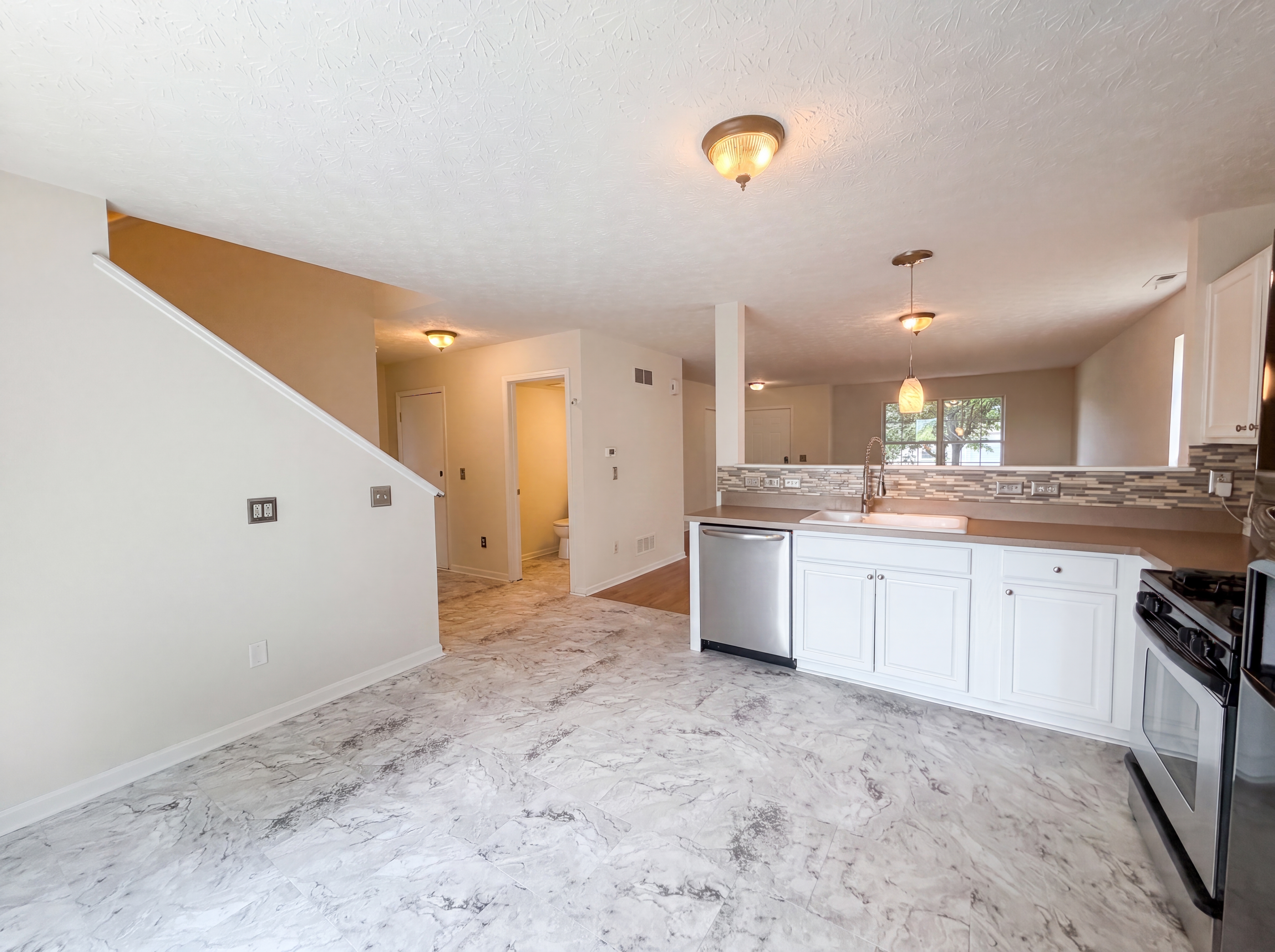 Photo 6 of 29 of 4625 Kenross Dr, Columbus, OH