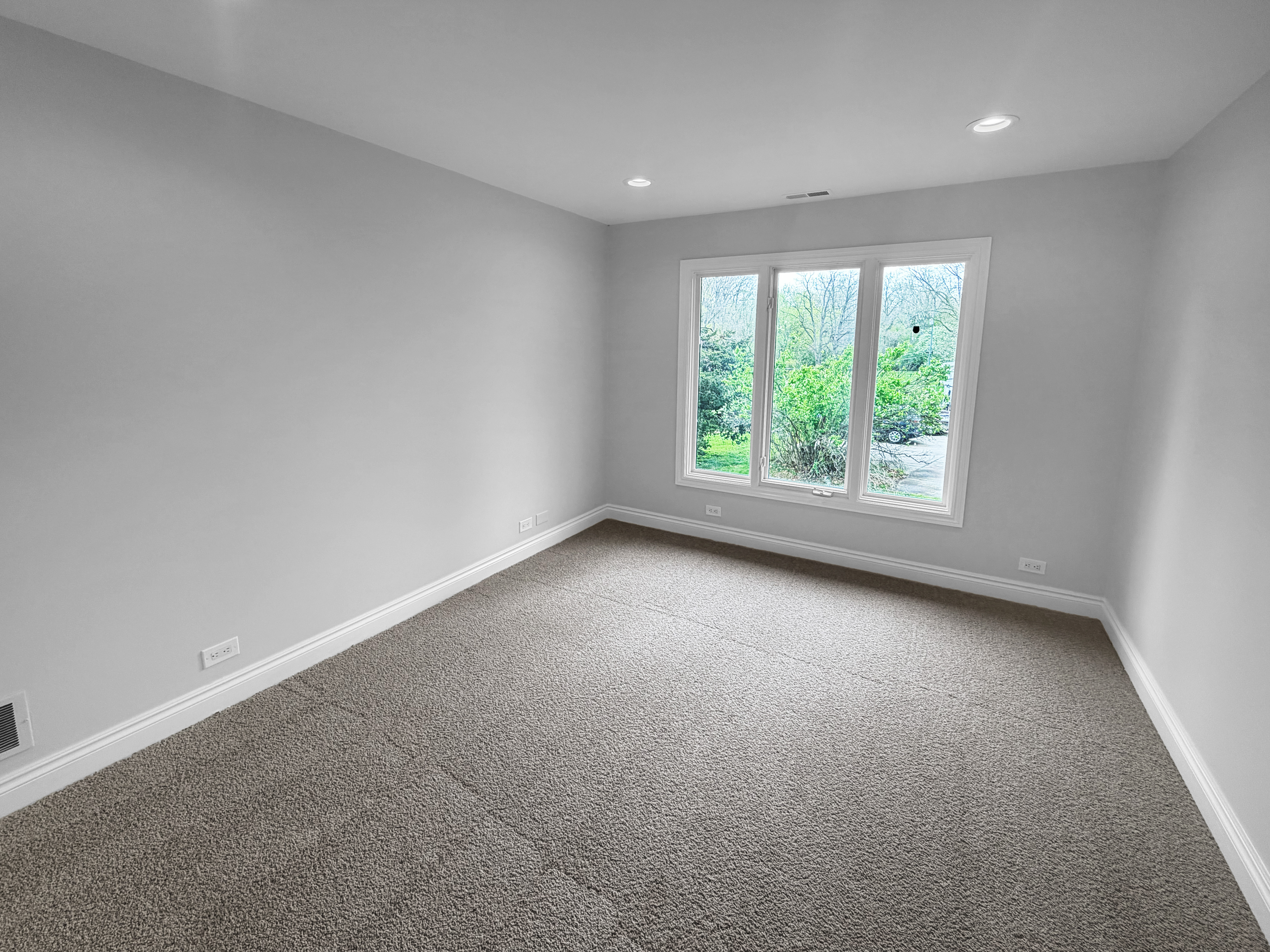 Photo 4 of 38 of 35854 Castlemeadow Dr, Farmington Hills, MI