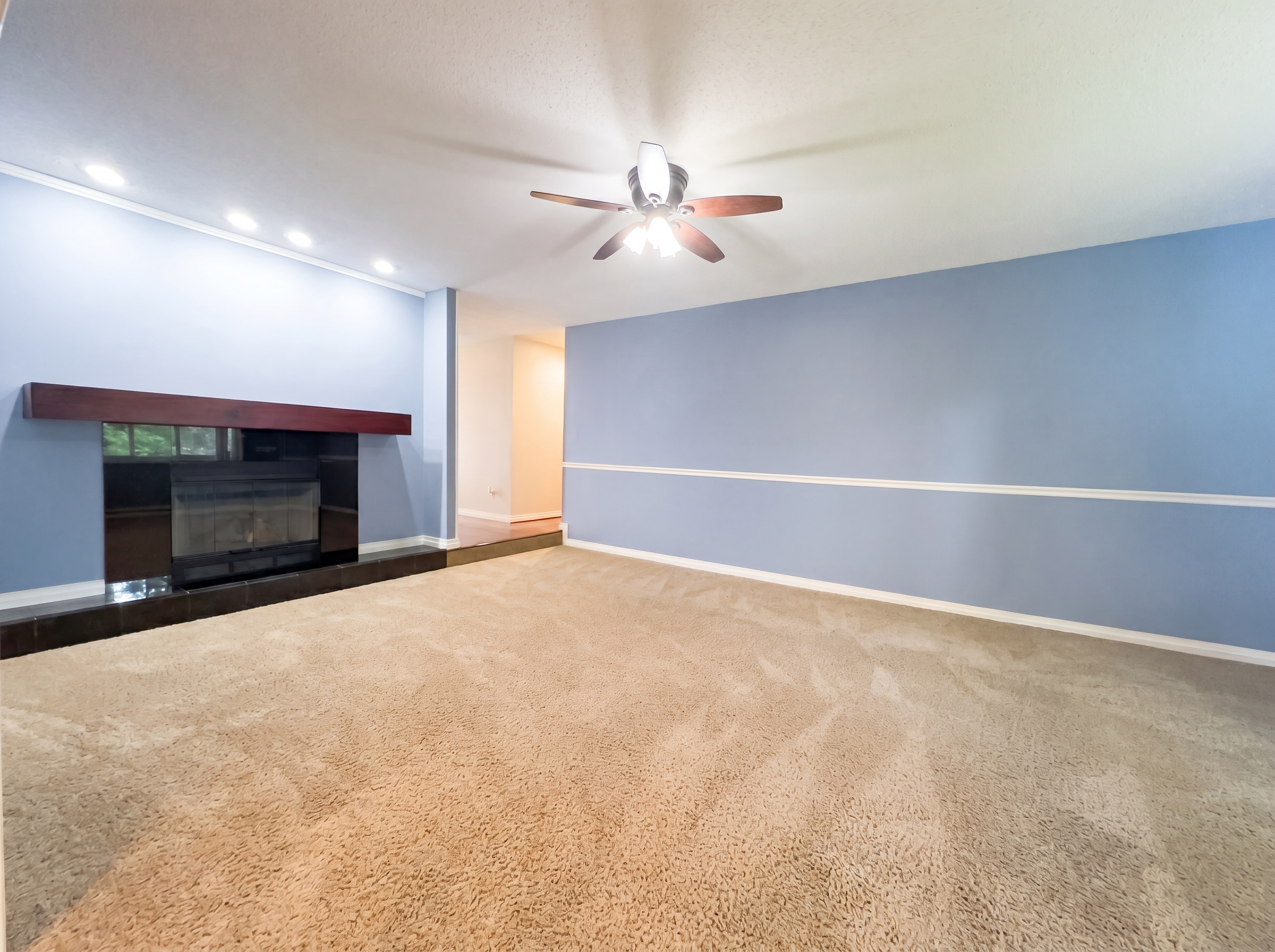 Photo 9 of 22 of 1901 Summit Dr, Urbana, IL