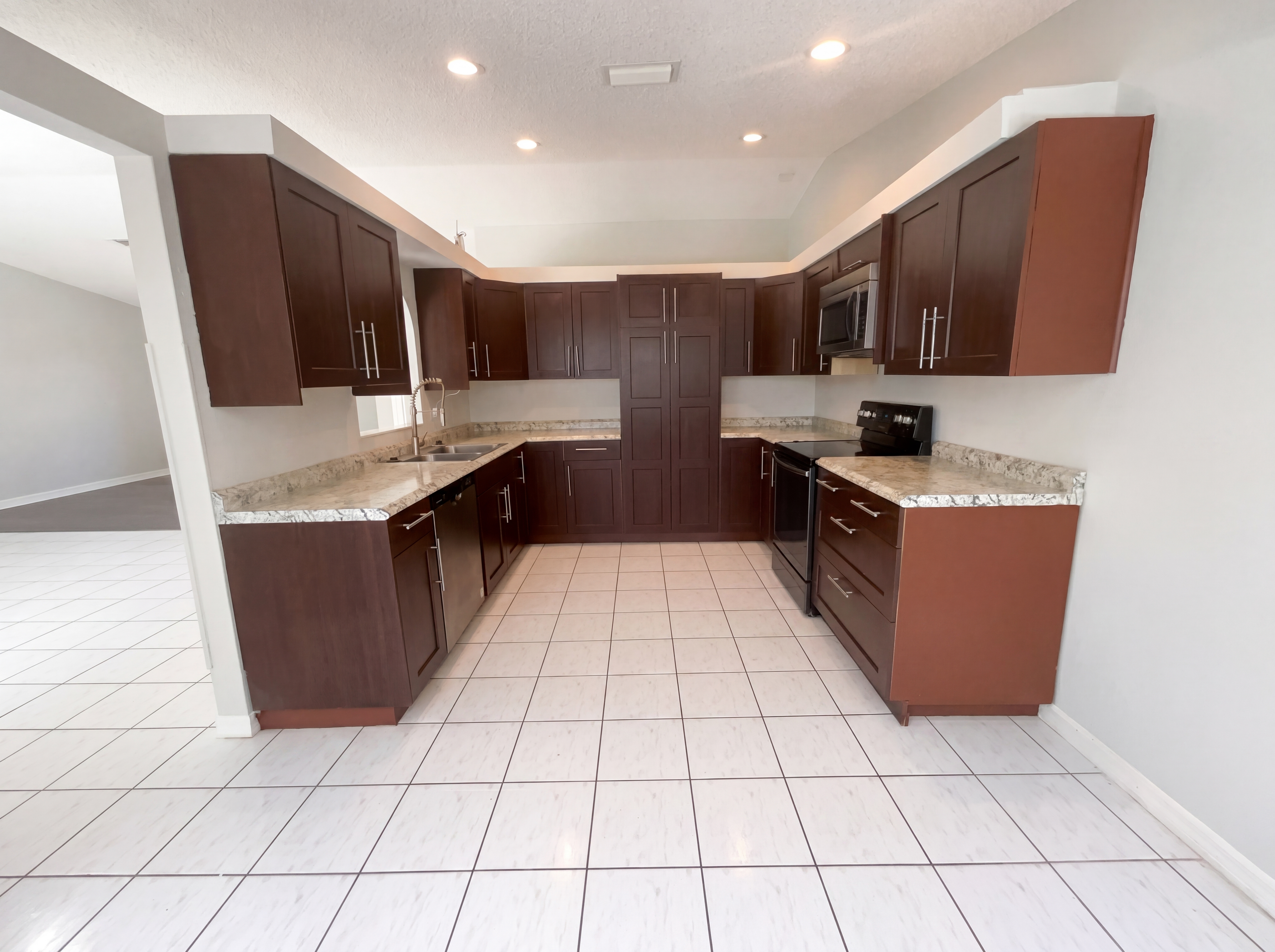 Photo 2 of 33 of 1750 Evergreen Ct, Kissimmee, FL