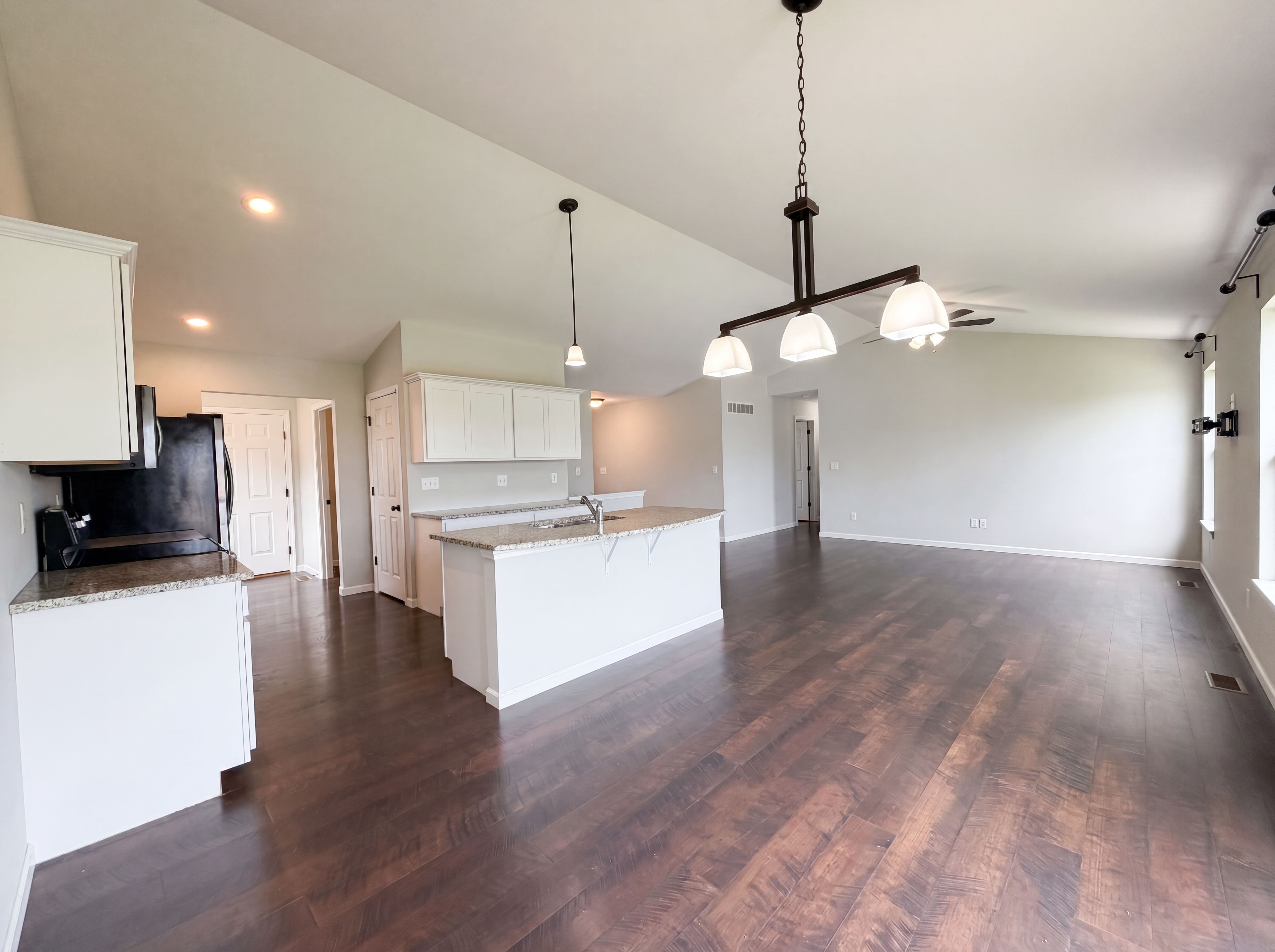 Photo 7 of 28 of 139 Palace Way Dr, Troy, MO