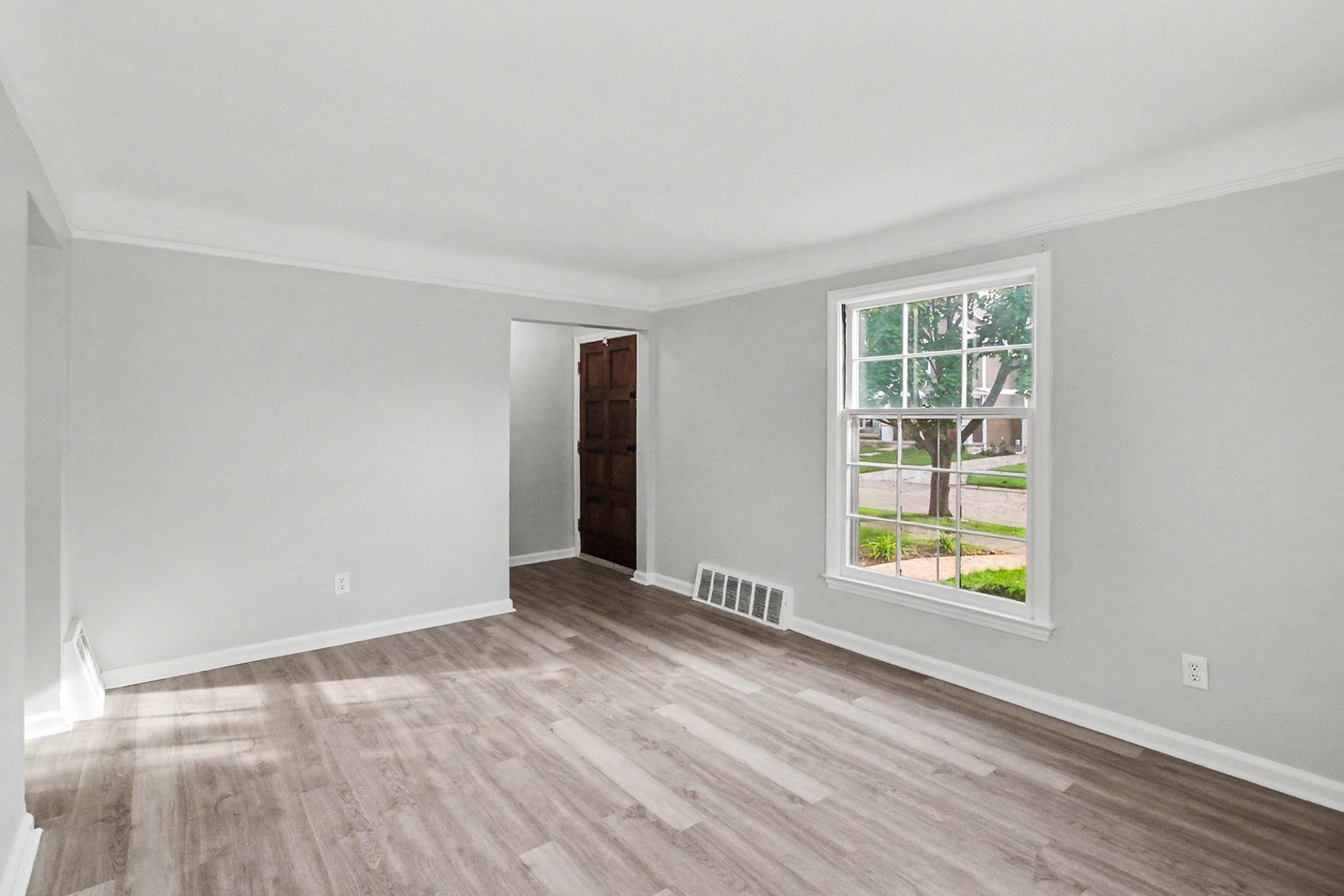 Photo 6 of 15 of 4069 Griffith Ave, Berkley, MI