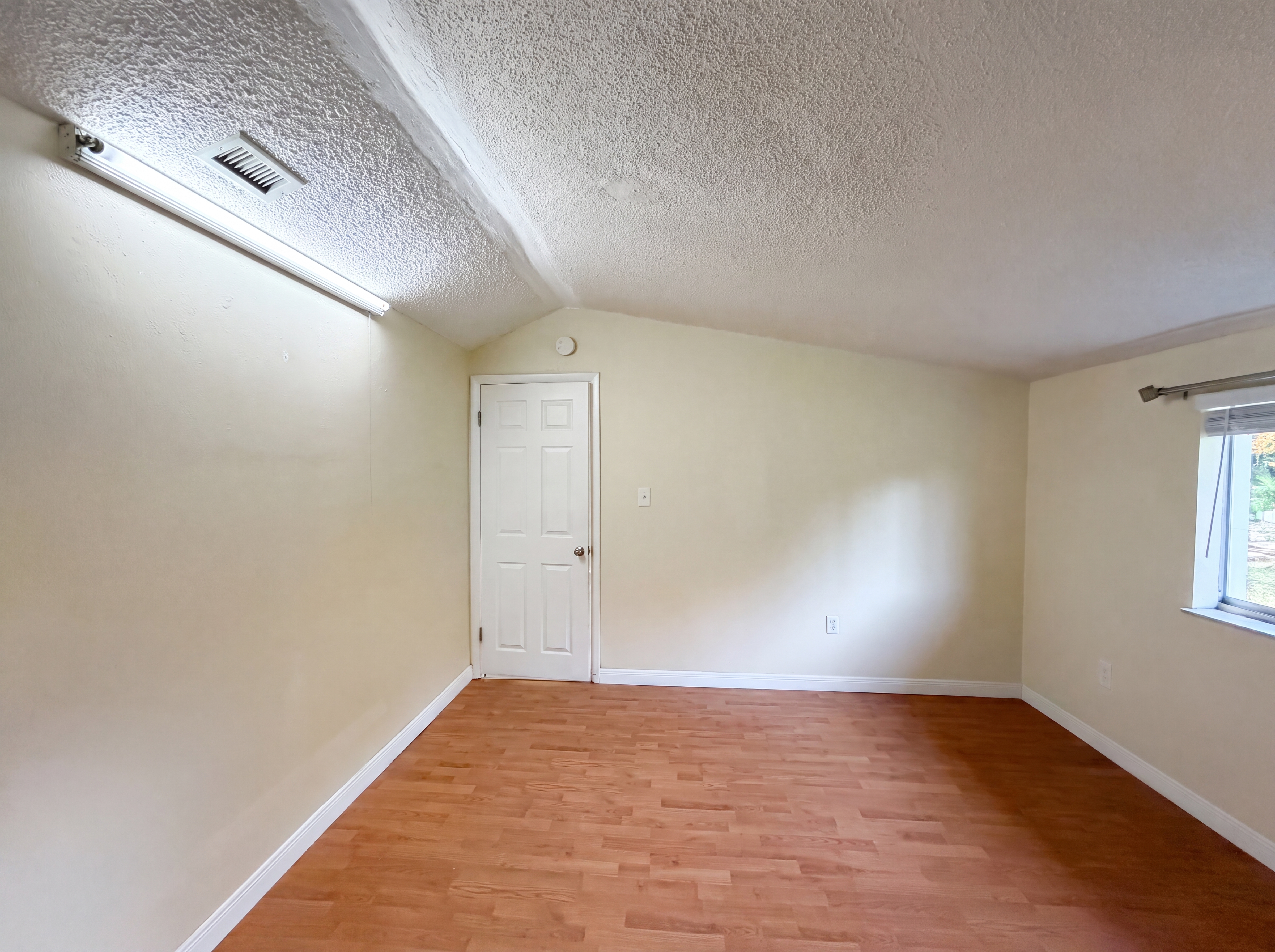 Photo 11 of 26 of 722 Virginia Ln, Apopka, FL