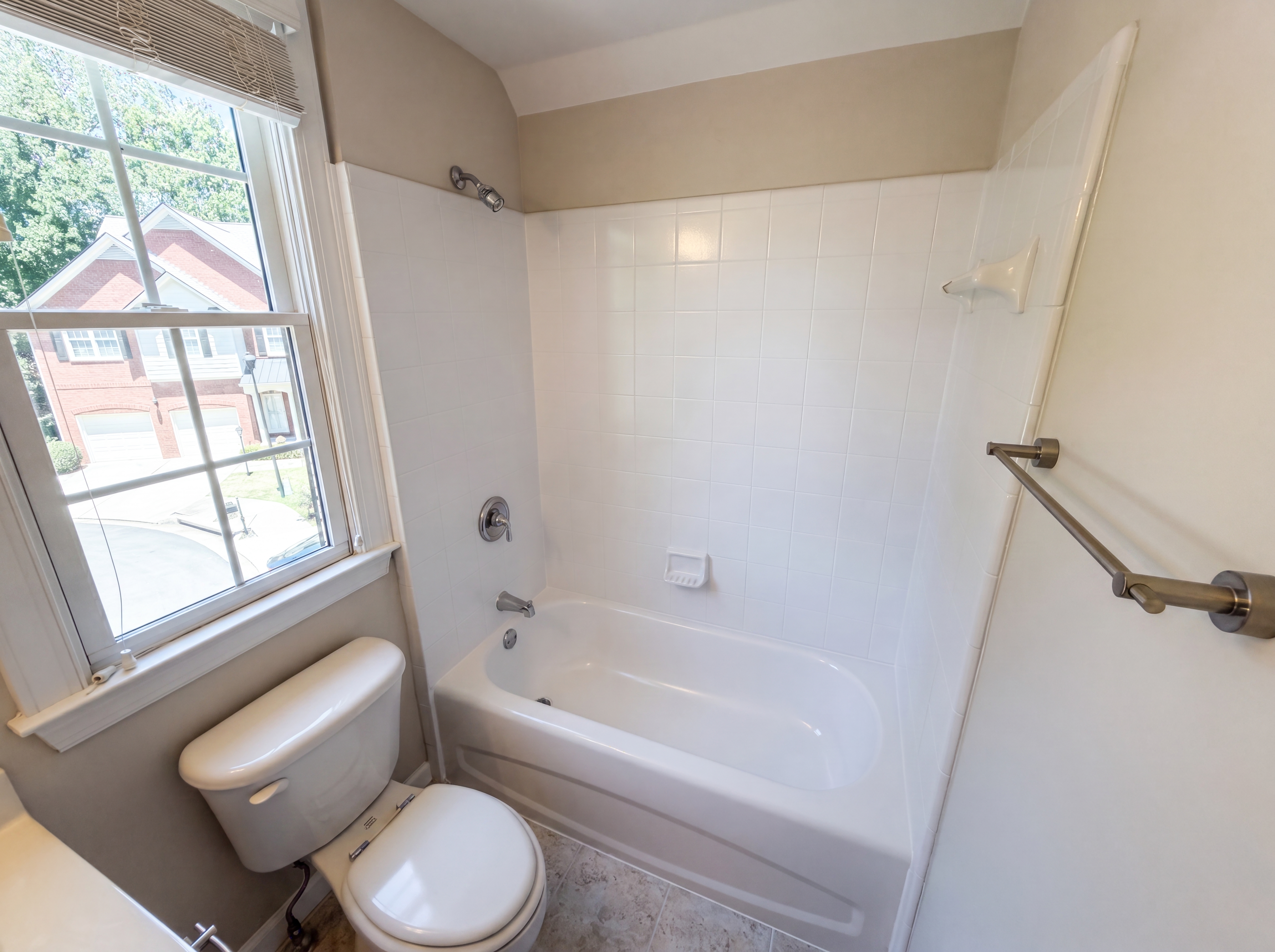 Photo 19 of 38 of 1231 Dunwoody Village Dr, Atlanta, GA