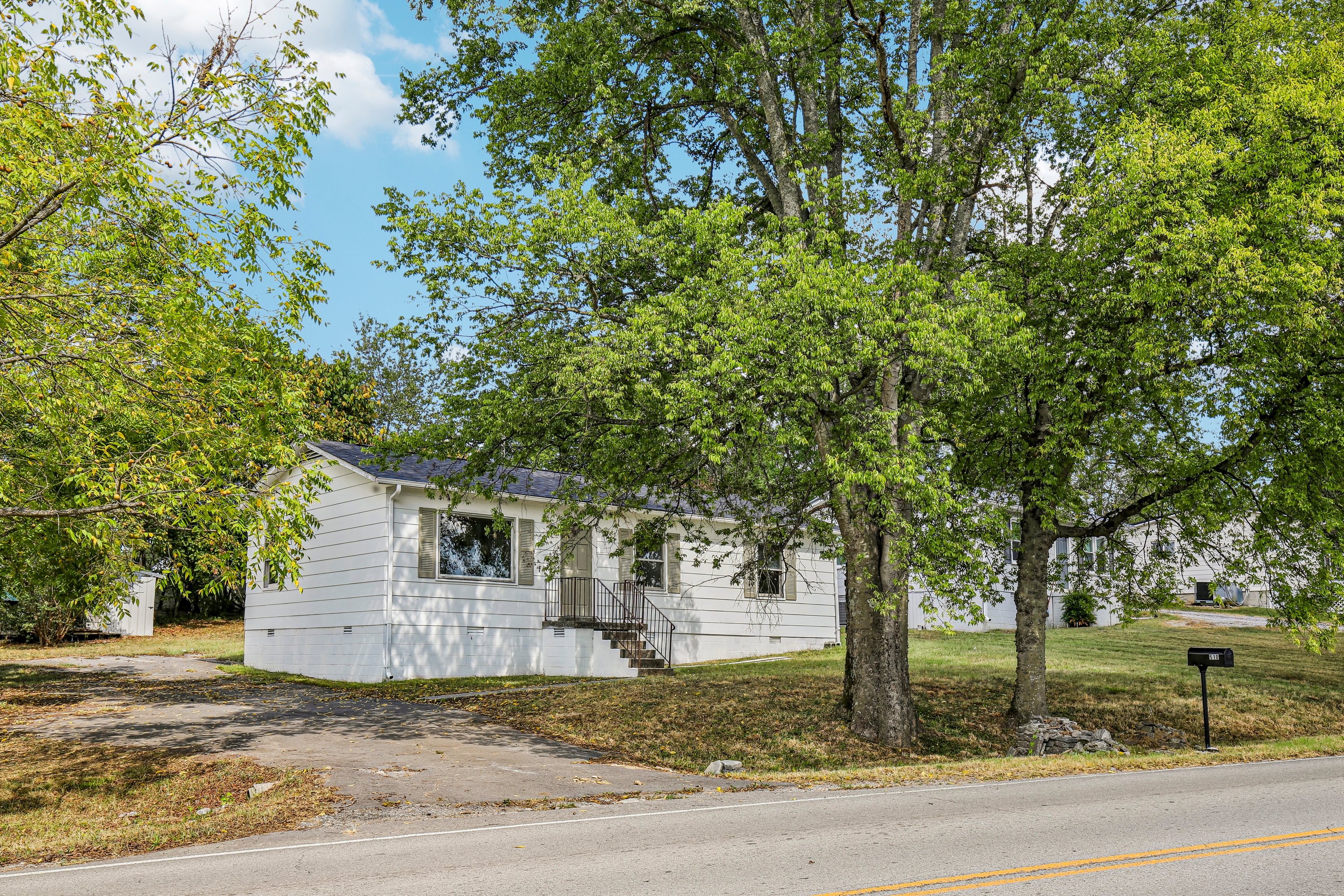 Photo 21 of 33 of 510 W Adams St, Woodbury, TN