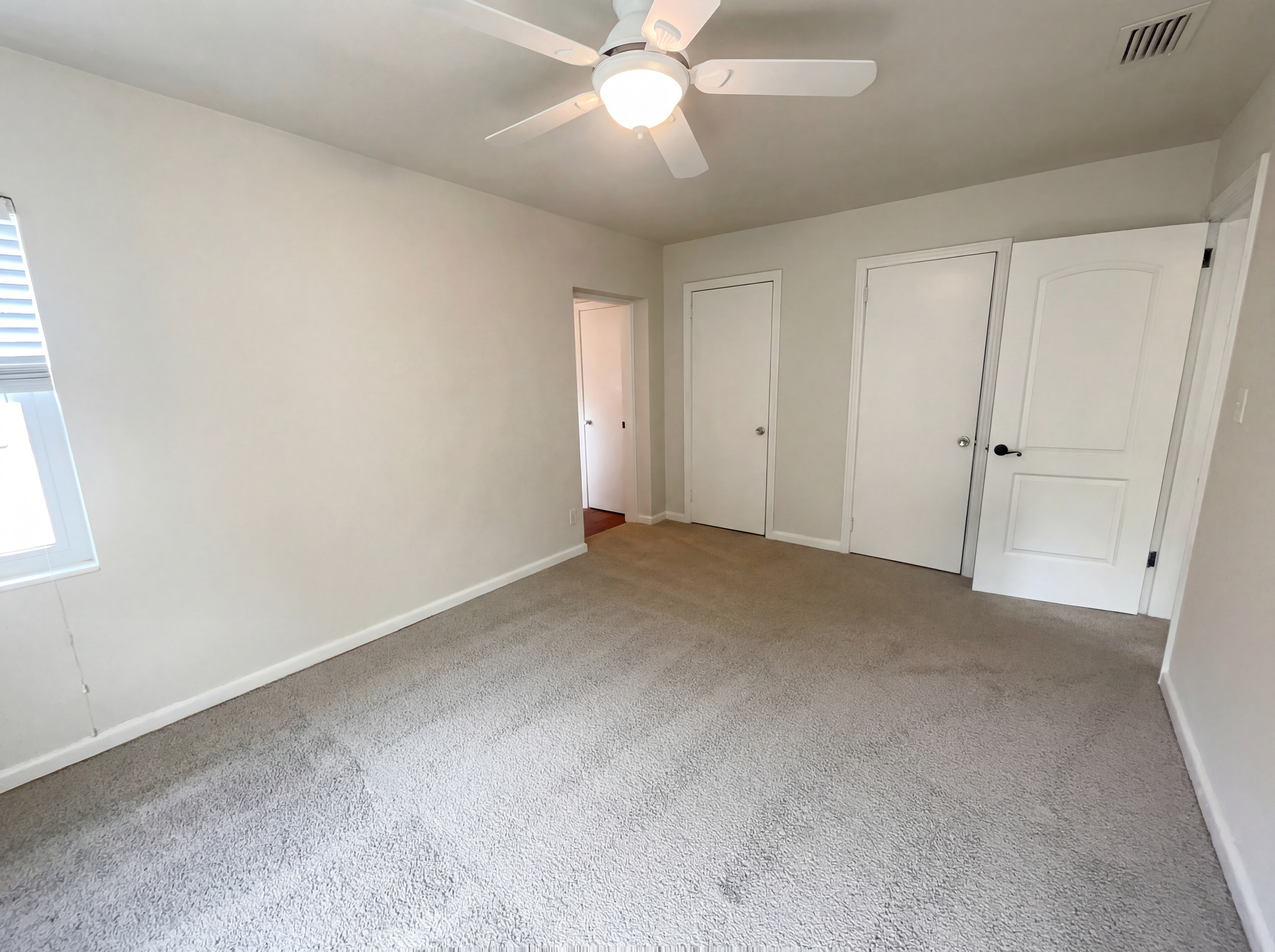 Photo 4 of 14 of 6123 Robbins Cir S, Jacksonville, FL